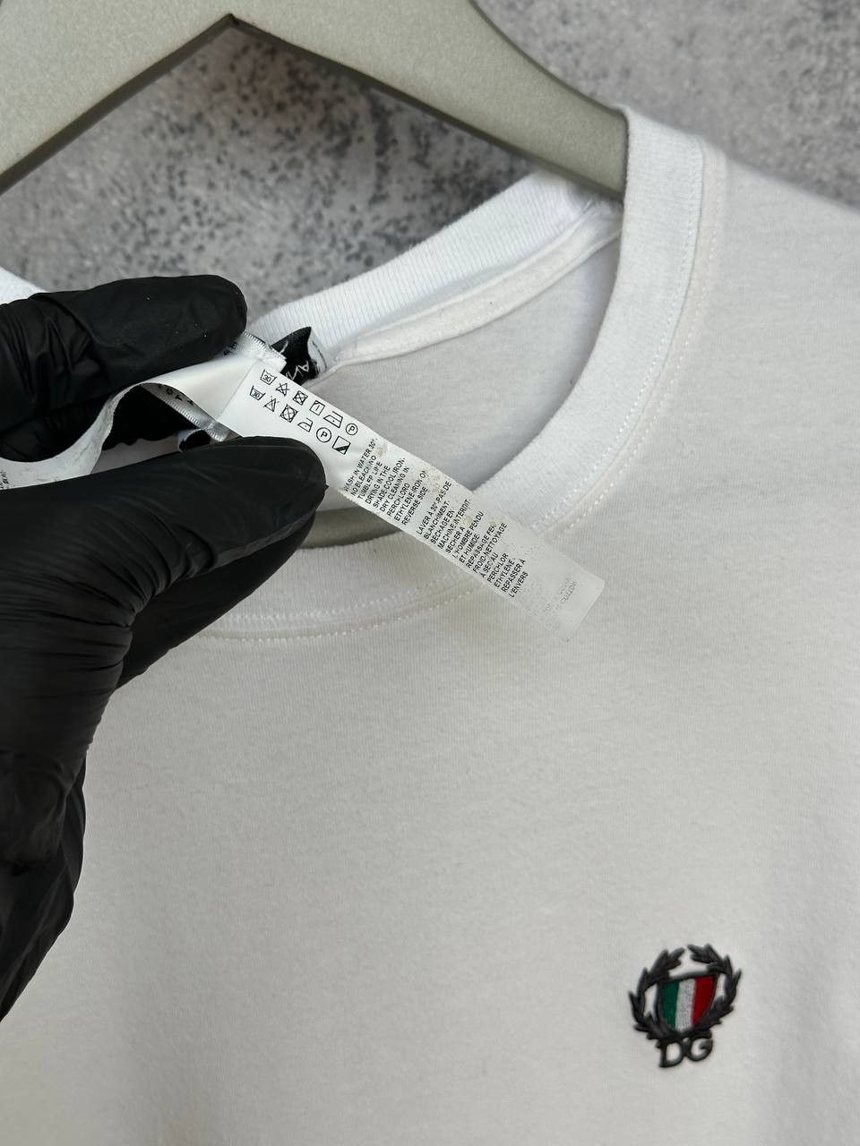 Dolce & Gabbana Dolce & Gabbana White T-Shirt Small Logo Crest Tee Slim Fit Size XS / US 0-2 / IT 36-38 - 12 Thumbnail