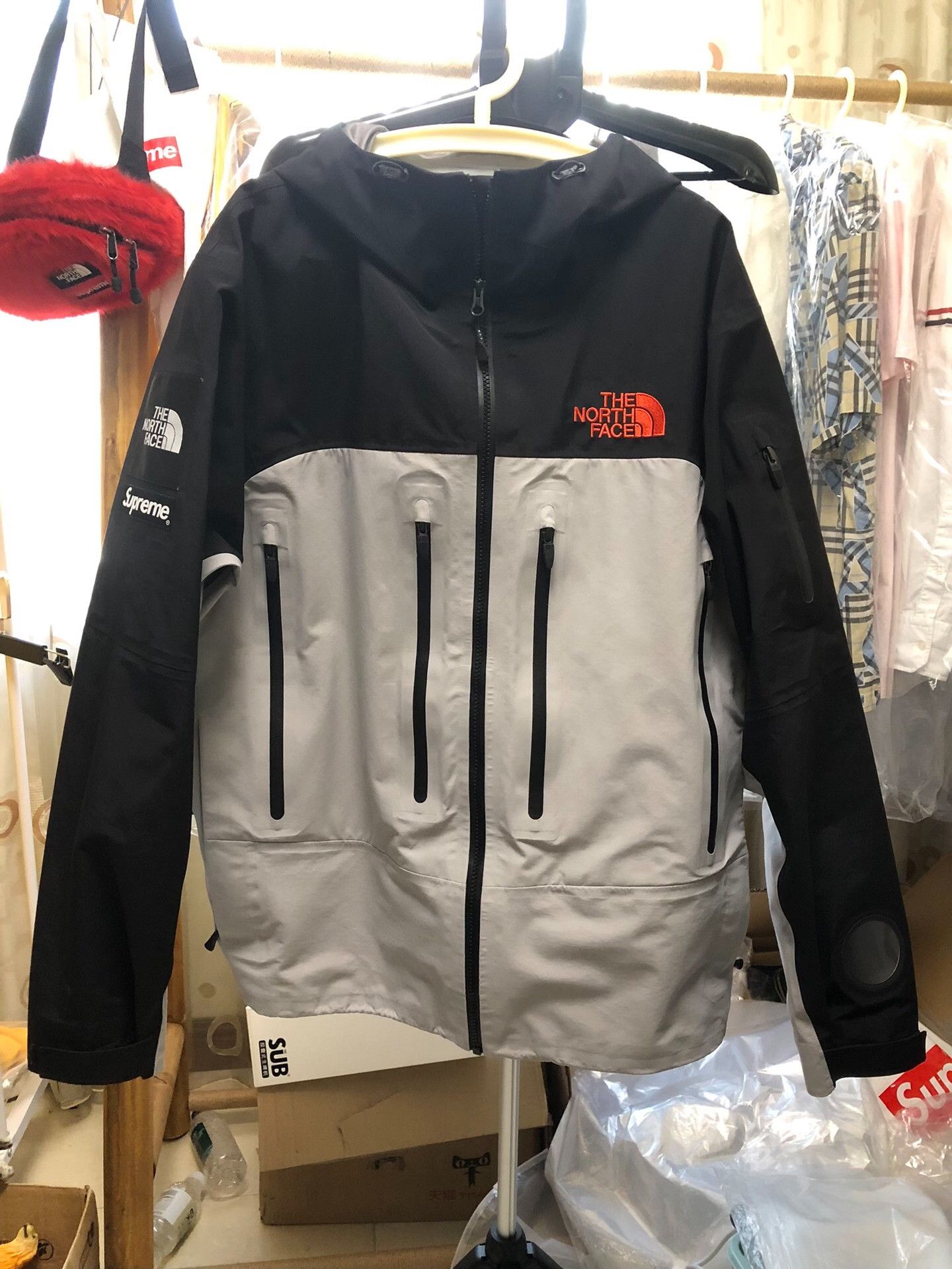 Supreme × The North Face Supreme x TNF FW22 Taped Seam Shell Jacket Size US XL / EU 56 / 4 - 1 Thumbnail