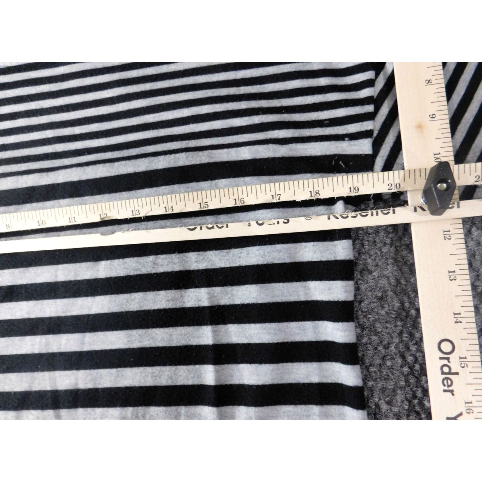 Talbots Talbots Blouse S Women Gray Striped Crew Neck Pullover Stretch Casual Button, Basic, Classic, Regular Fit Size S / US 4 / IT 40 - 5 Thumbnail