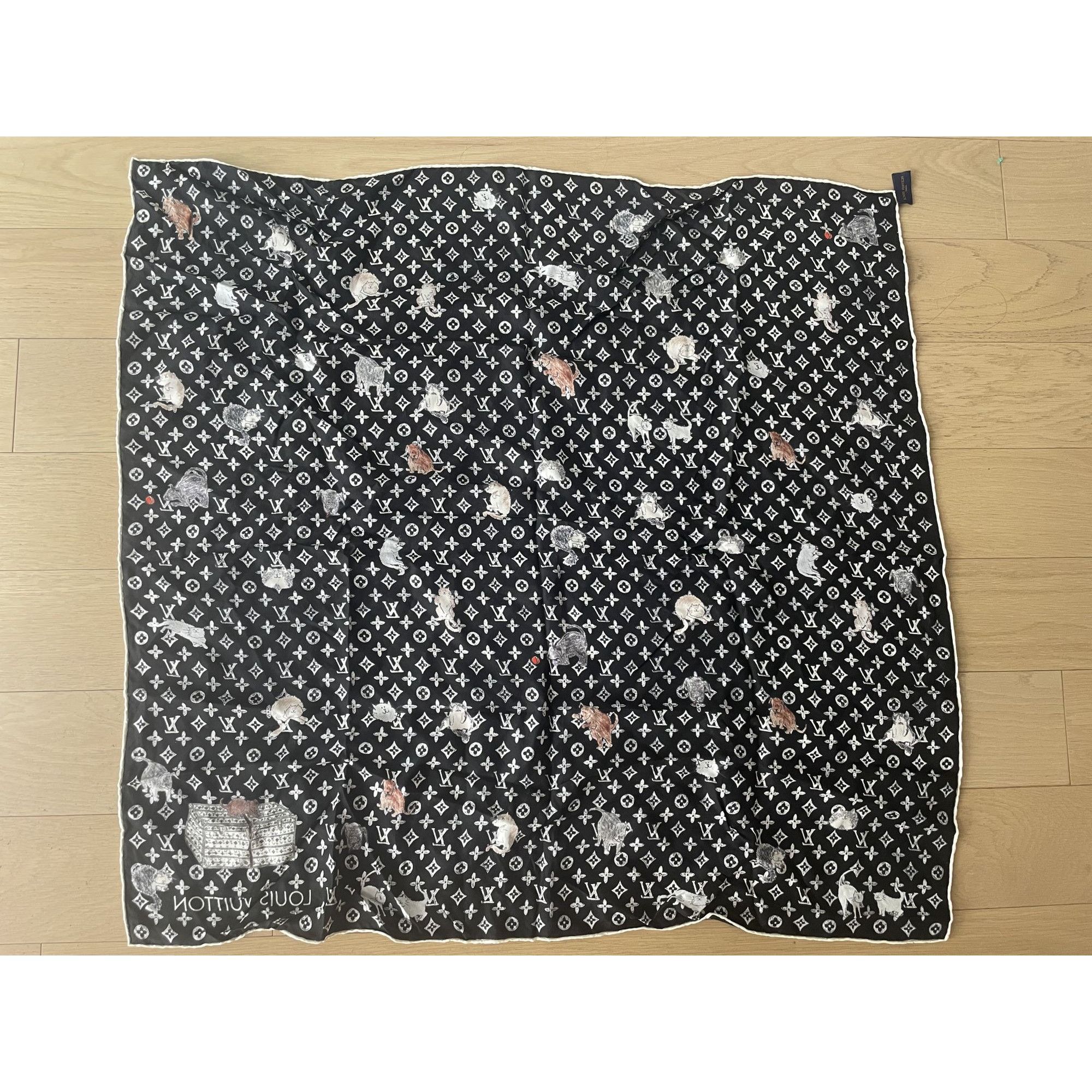 Louis Vuitton Louis Vuitton Paris Black Silk Scarf With Monogram & Animal Size ONE SIZE - 1 Thumbnail