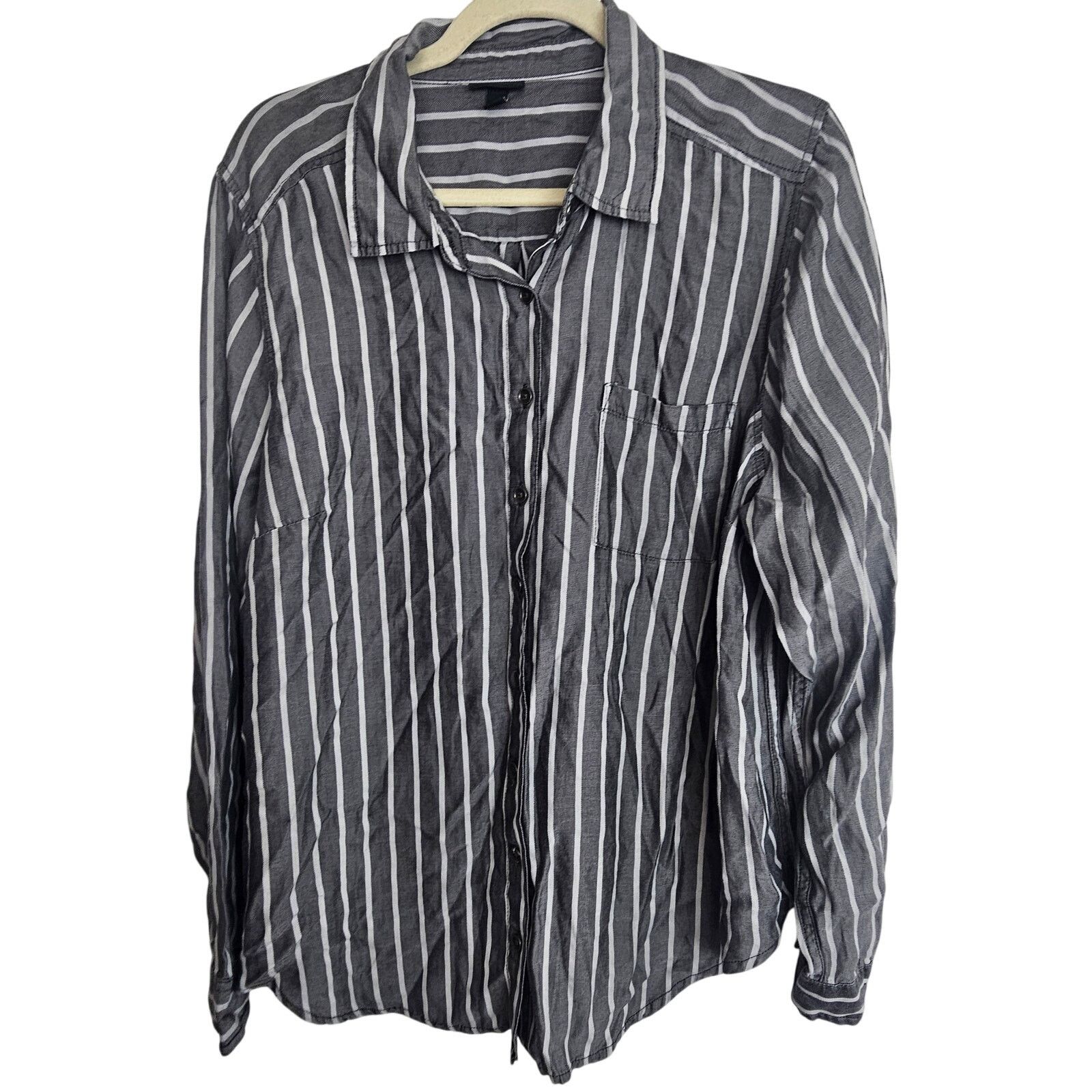 Torrid Torrid Blouse Women 0X Gray White Striped LS Button Casual Size XL / US 12-14 / IT 48-50 - 1 Thumbnail