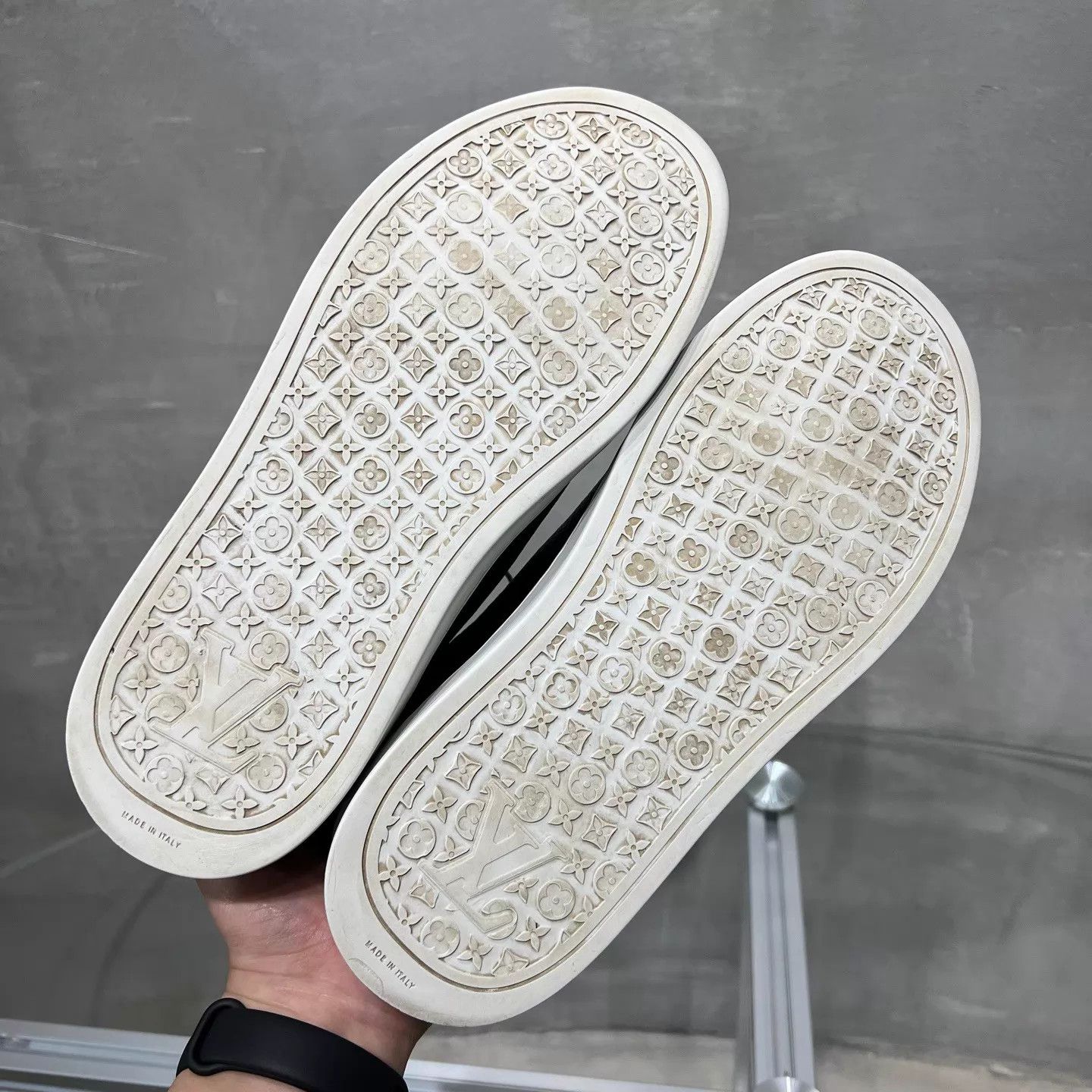 Louis Vuitton LV low-top casual sneakers UK6/40 Size US 7 / EU 40 - 7 Thumbnail