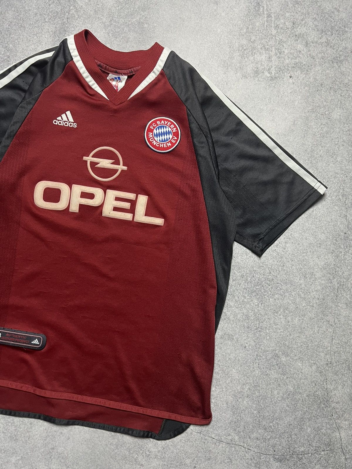 Vintage Vintage Adidas FC Bayern Munchen 2000-2001 Home Jersey Size US XS / EU 42 / 0 - 3 Thumbnail