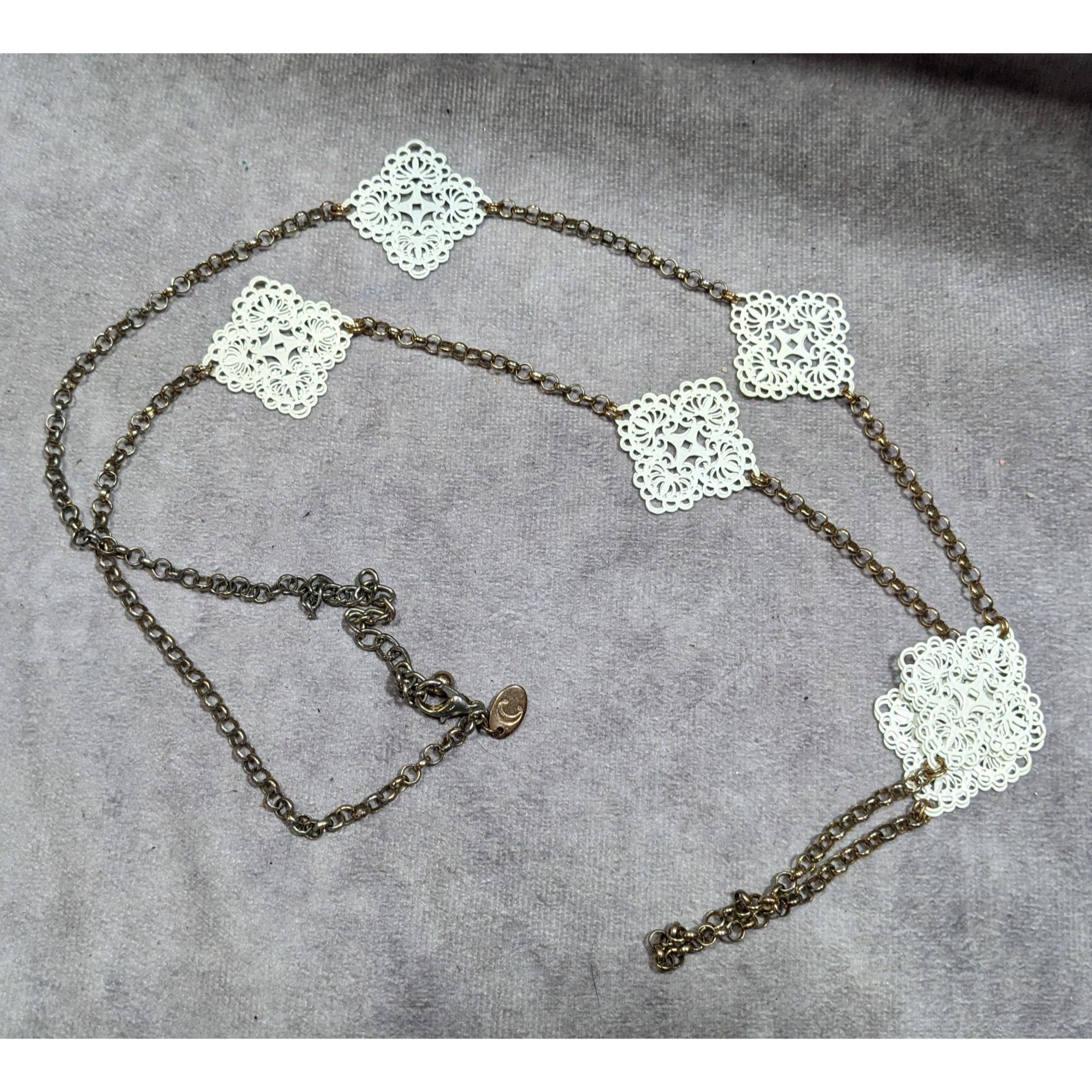 Other Charming Charlie White And Gold Tone Floral Filigree Station Size ONE SIZE - 7 Thumbnail