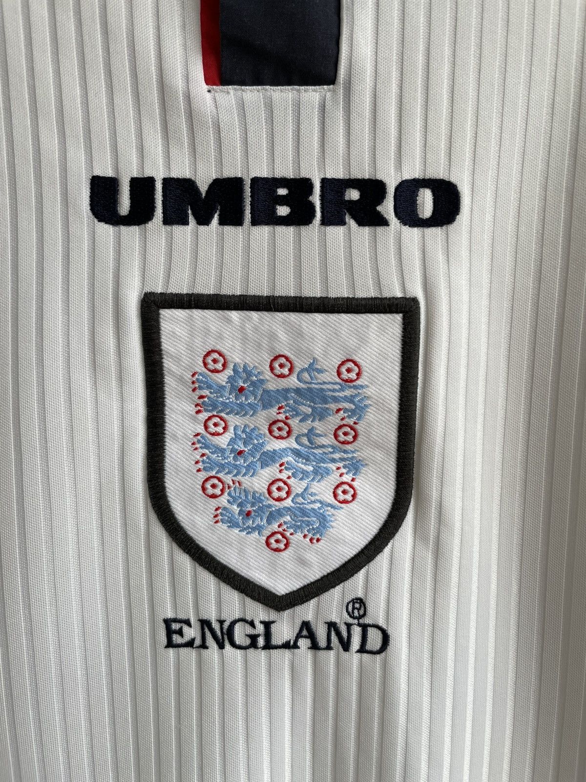 Vintage ENGLAND 1998 1999 Home Football Shirt Soccer Jersey Umbro Size US L / EU 52-54 / 3 - 6 Thumbnail