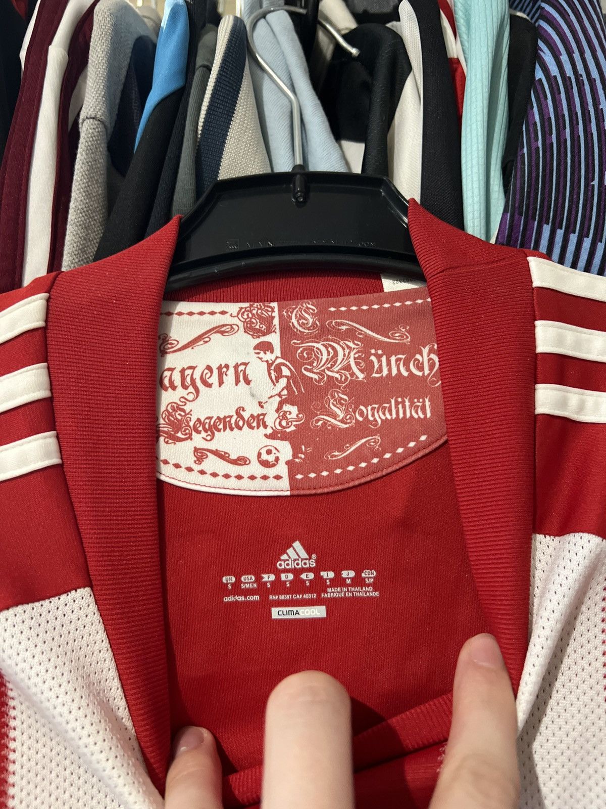 Adidas 2010/2011 ADIDAS BAYERN MUNCHEN #17 VAN BOMMEL HOME FOOTBALL Size US S / EU 44-46 / 1 - 7 Thumbnail