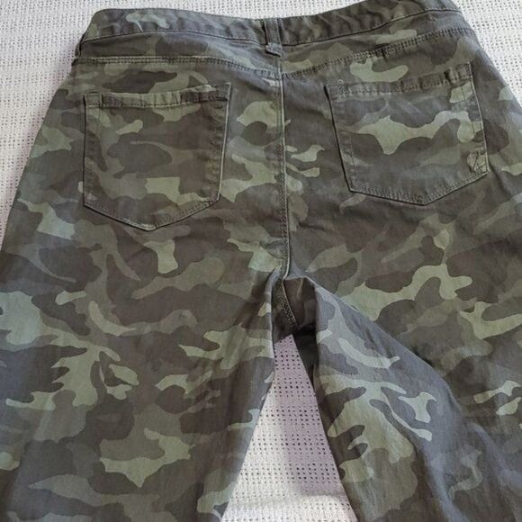 Vintage Style & Co. Curvy Skinny Leg Camouflage Sz. 10 Pants with Po Size 31" - 6 Thumbnail