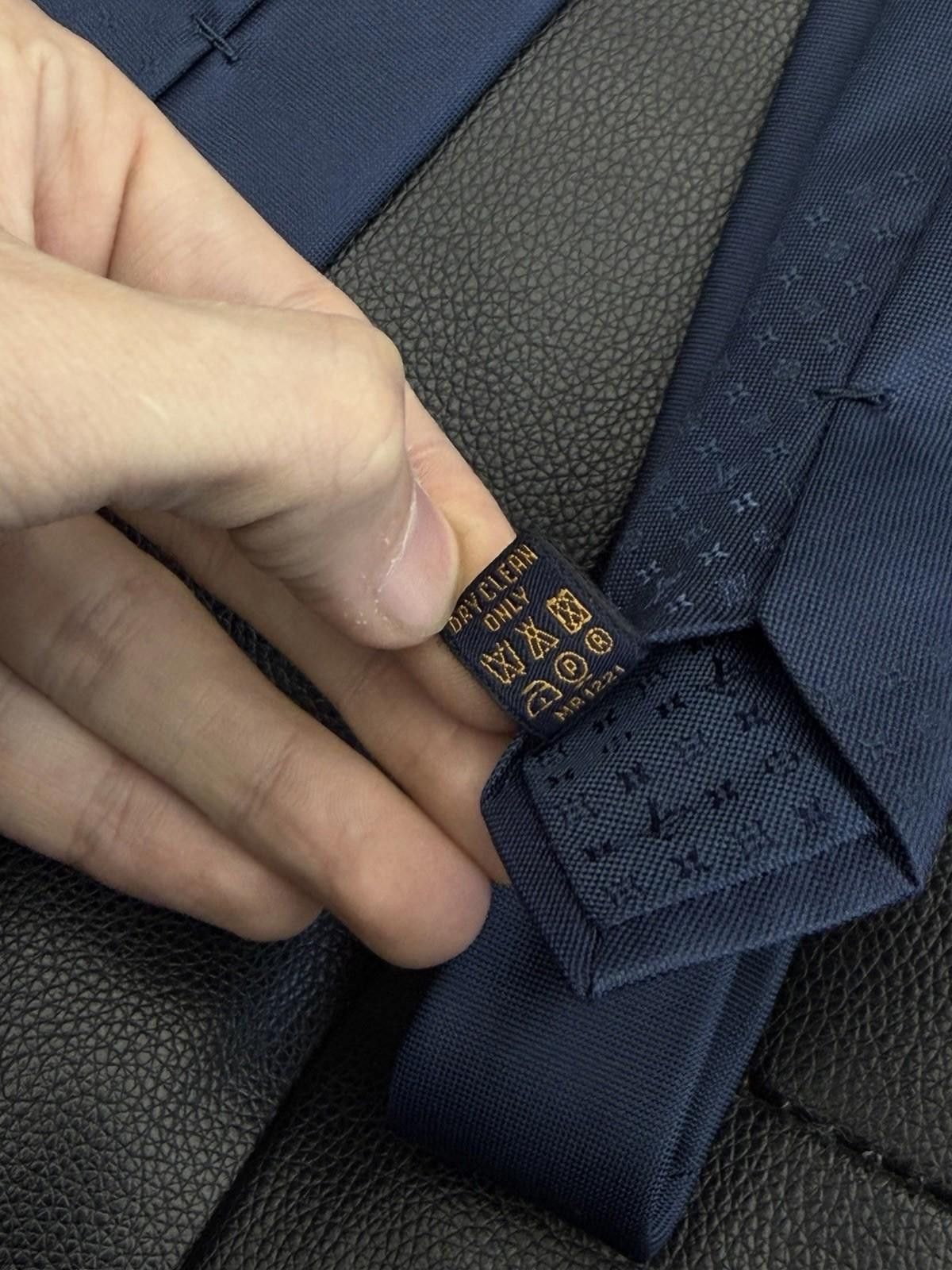 Louis Vuitton Louis Vuitton Tie Silk 100 % Authentic Monogram Tie , Blue Size ONE SIZE - 11 Thumbnail