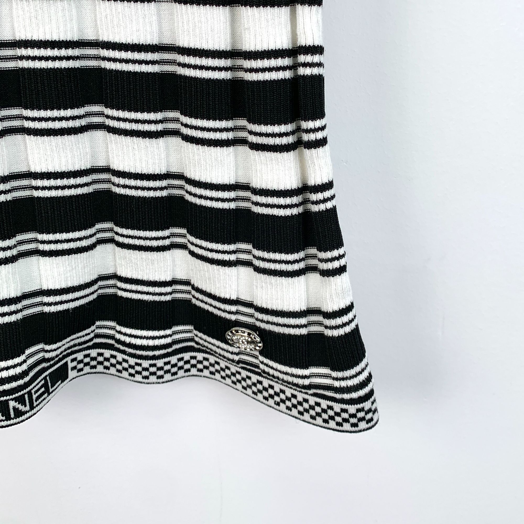 Chanel Chanel Colorblock Striped Cotton Knit Short-Sleeve Top (Size Size S / US 4 / IT 40 - 5 Thumbnail