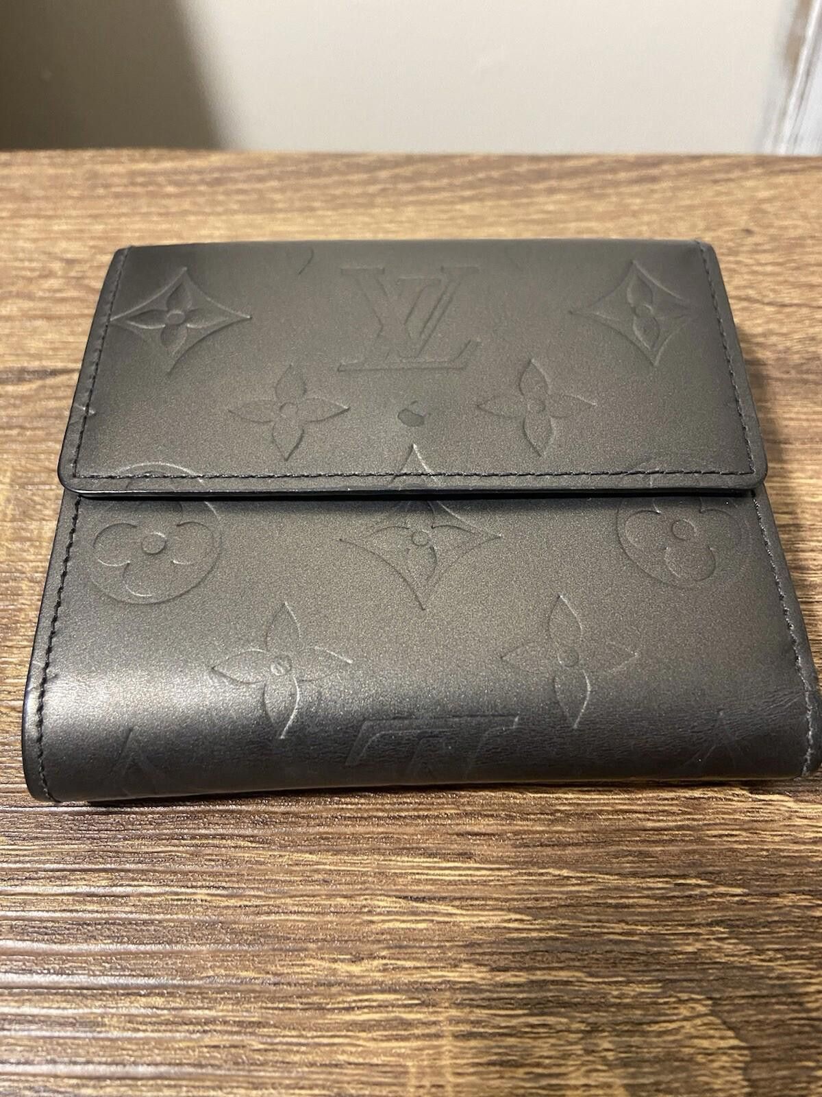 Louis Vuitton Louis Vuitton charcoal gray matte monogram trifold wallet Size ONE SIZE - 8 Thumbnail