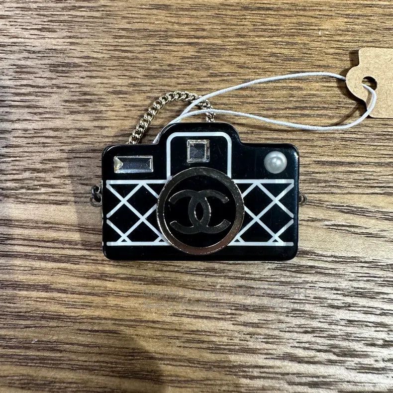 Chanel Chanel Camera Logo Brooch Size ONE SIZE - 1 Thumbnail