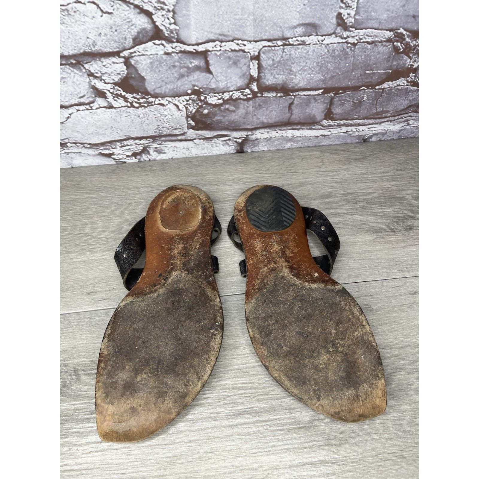 CYDWOQ Cydwoq Studs Studded Toe Thong Sandals Women Sz 37EU/6M Brow Size US 6.5 / IT 36.5 - 18 Thumbnail