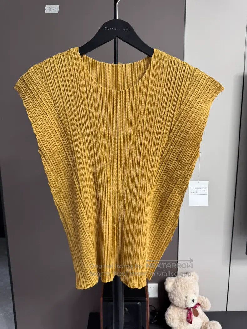 Issey Miyake Issey Miyake Yellow Flutter Sleeve T-shirt Size L / US 10 / IT 46 - 1 Thumbnail