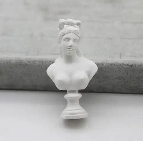Jewelry Kimiko x Aika Venus Lady Potrait Resin Brooch Pins Size ONE SIZE - 7 Thumbnail