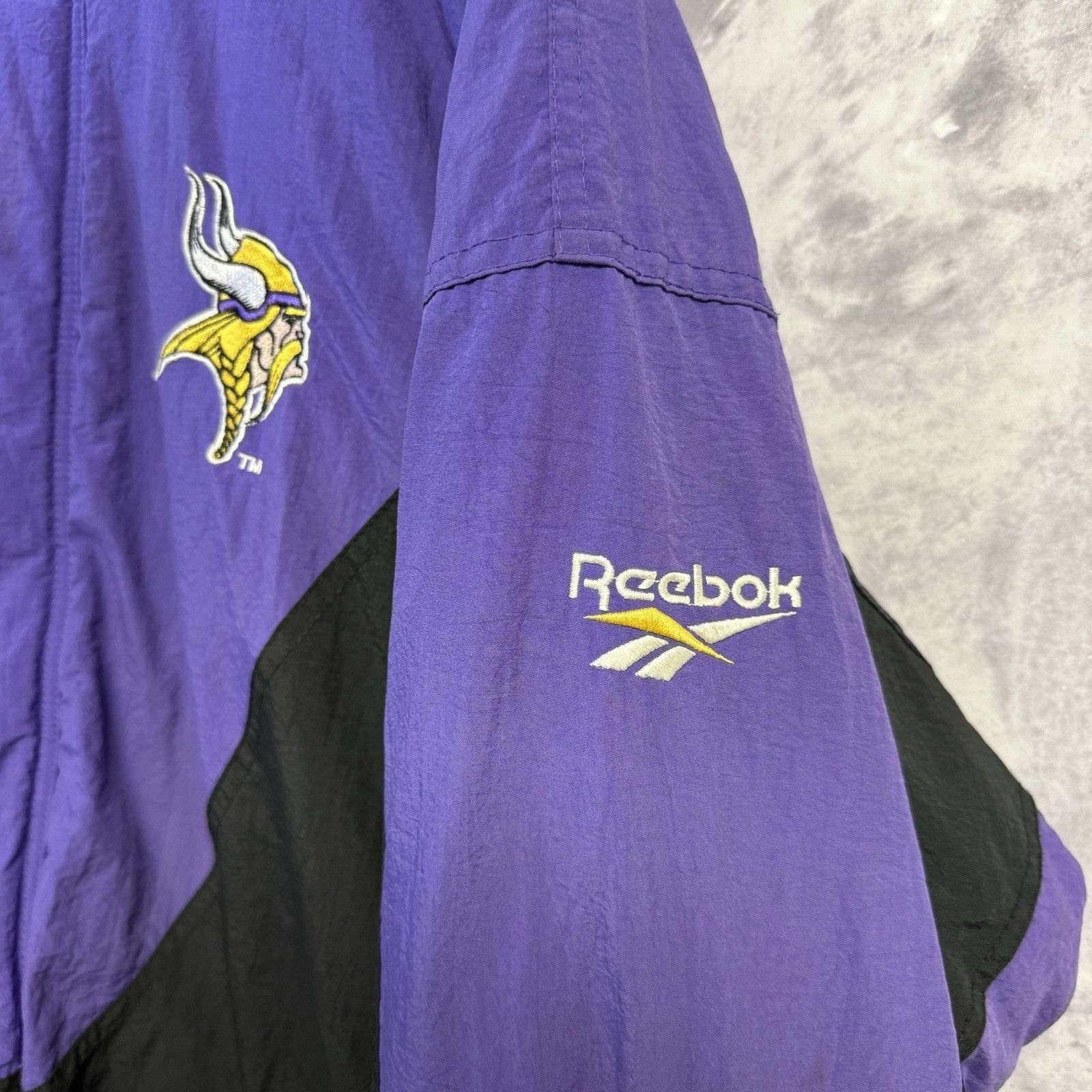 Pro Line Vintage Minnesota Vikings Reebok Proline Puffer Jacket Size US XL / EU 56 / 4 - 6 Thumbnail