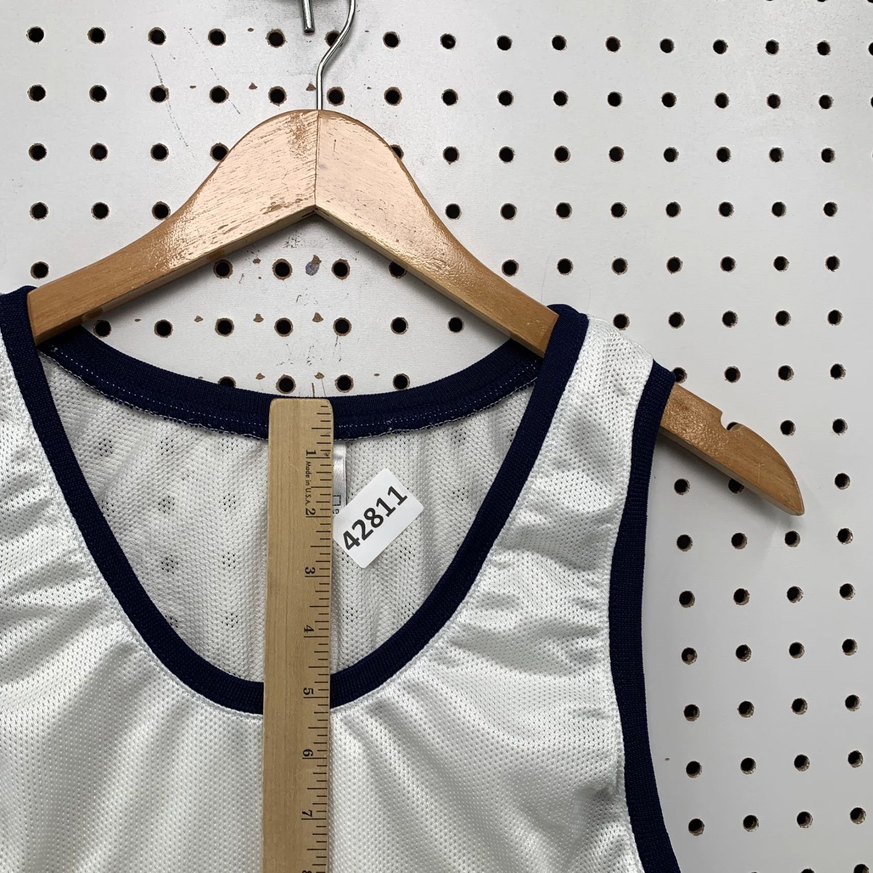 Nike Nike Tank Top White/Blue Sleeveless XL Mens XL Color Blue Logo 100% Polyester Activewear Tank Size US XL / EU 56 / 4 - 5 Thumbnail
