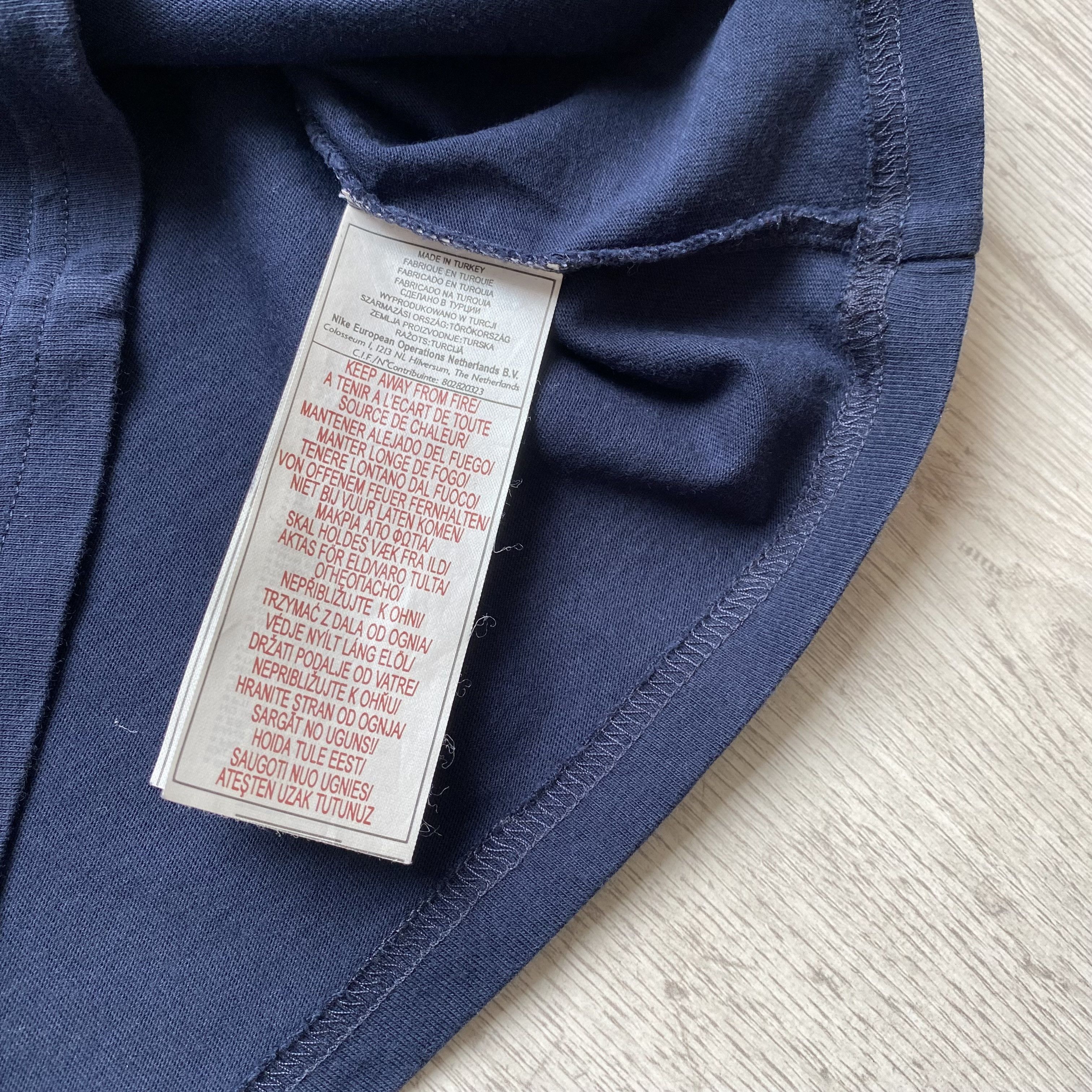 Nike 🦈Vintage 90s Nike tee Sleeveless mini logo Size US M / EU 48-50 / 2 - 6 Thumbnail