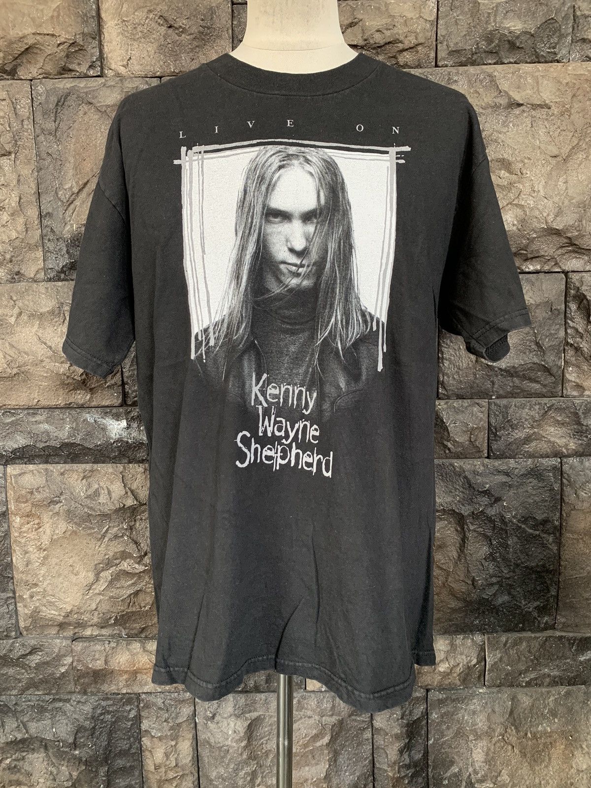 Vintage Vintage Kenny Wayne Shepherd American Guitarist T shirt Size US L / EU 52-54 / 3 - 1 Thumbnail