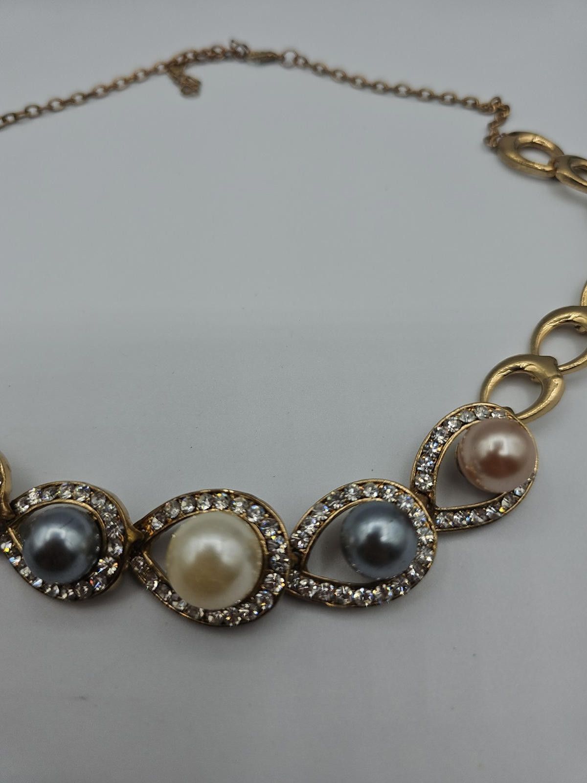 The Unbranded Brand Gold-toned Necklace with Faux Pearls and Rhinestones Size ONE SIZE - 4 Thumbnail