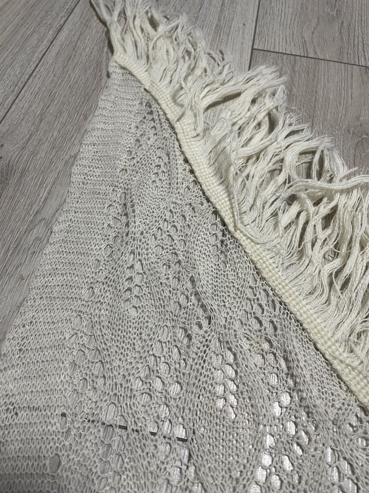 Japanese Brand Vintage Japanese Acrylic Knit Shawl with Fringe White Size ONE SIZE - 3 Thumbnail