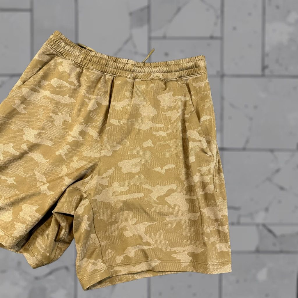Lululemon Lululemon Shorts Mens Medium Beige Camo Athletic Running Pacebreaker Gym Workout Size US 31 - 1 Thumbnail