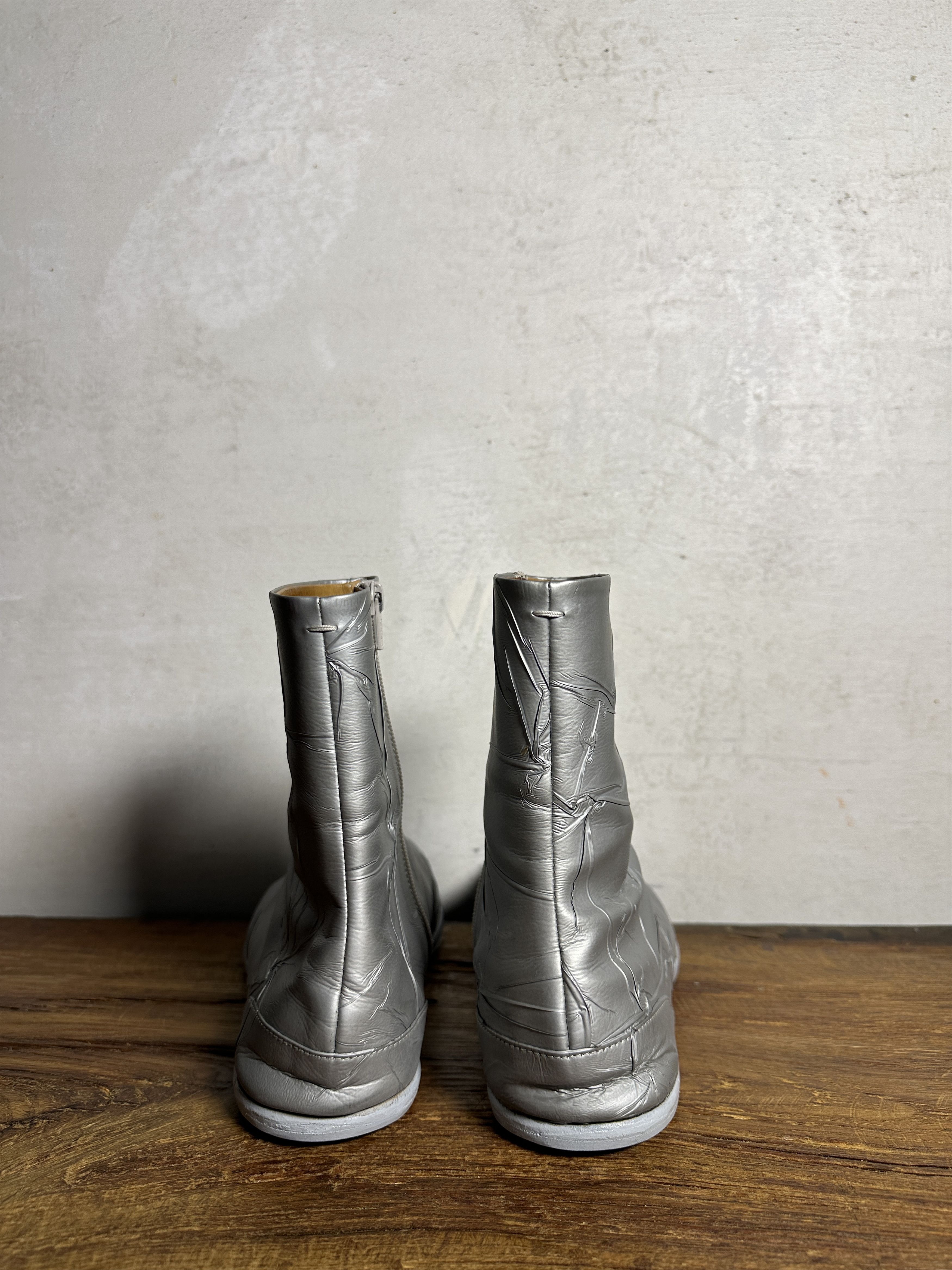 Maison Margiela Maison Margiela’s FW19 Silver Metallic Tabi Boots Size US 10 / EU 43 - 9 Thumbnail