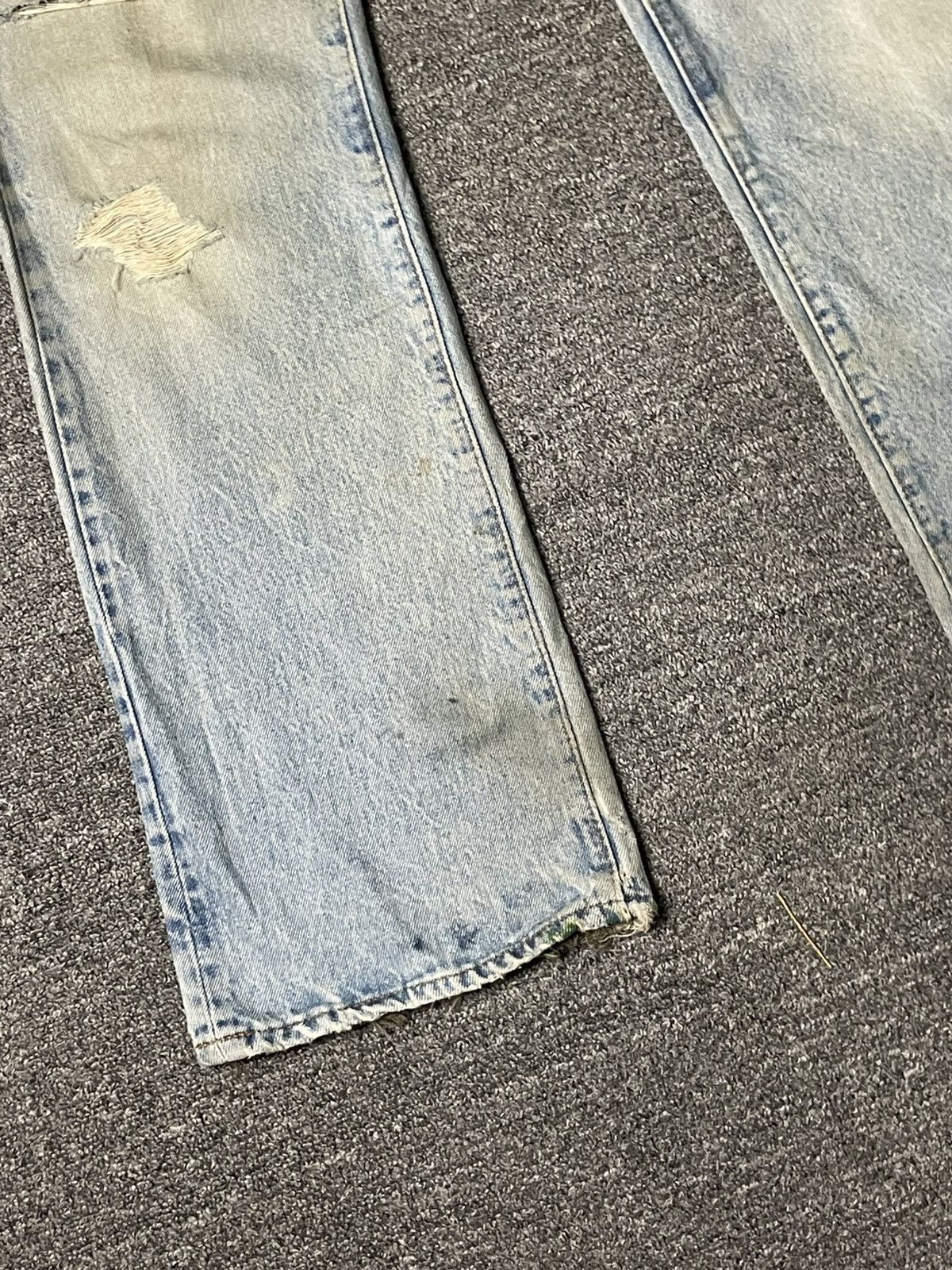 Vintage LEVIS Fashion Ripped Jeans (83)