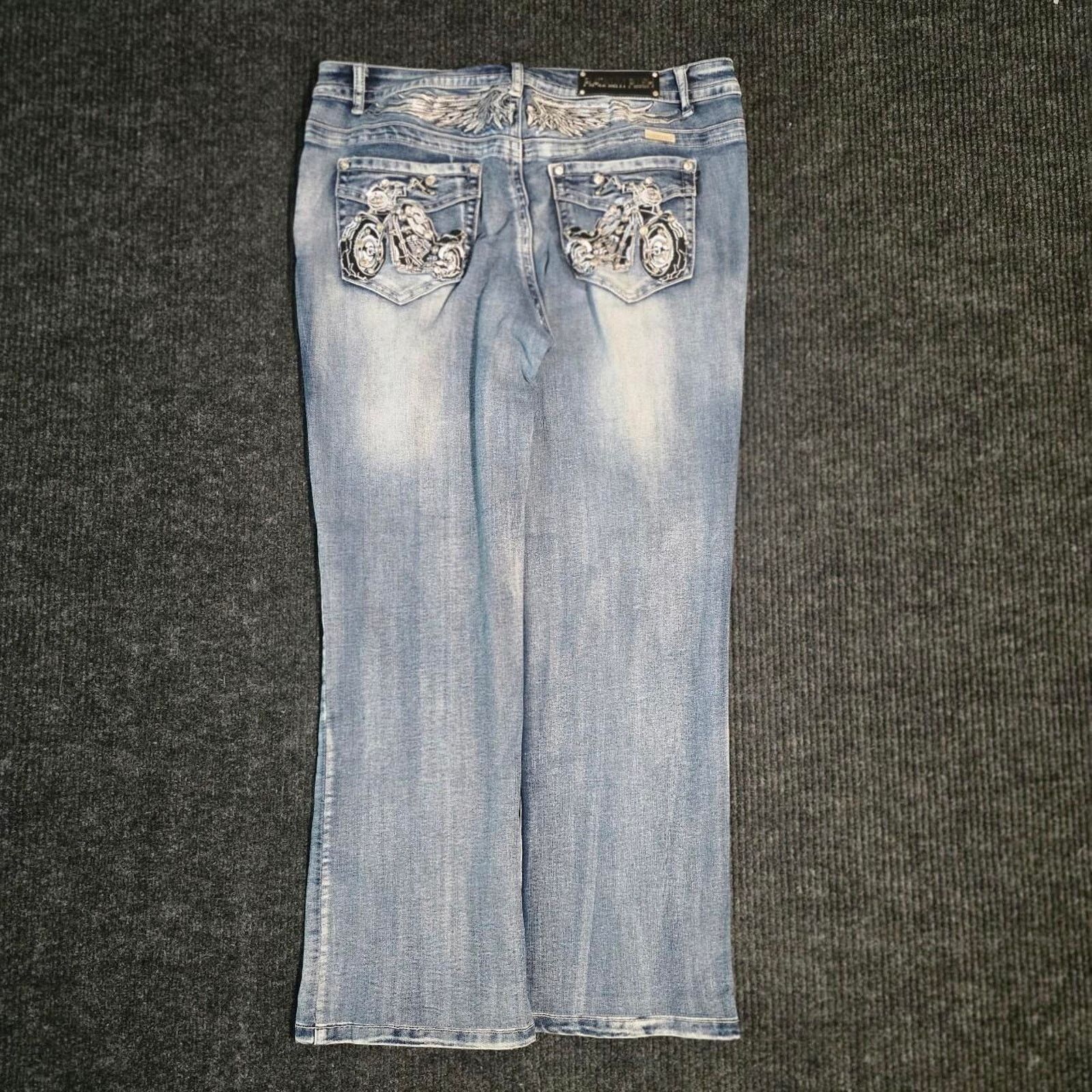 Other Platinum Plush Embroidered with rhinestone bootcut Jeans Size 28" / US 6 / IT 42 - 3 Thumbnail