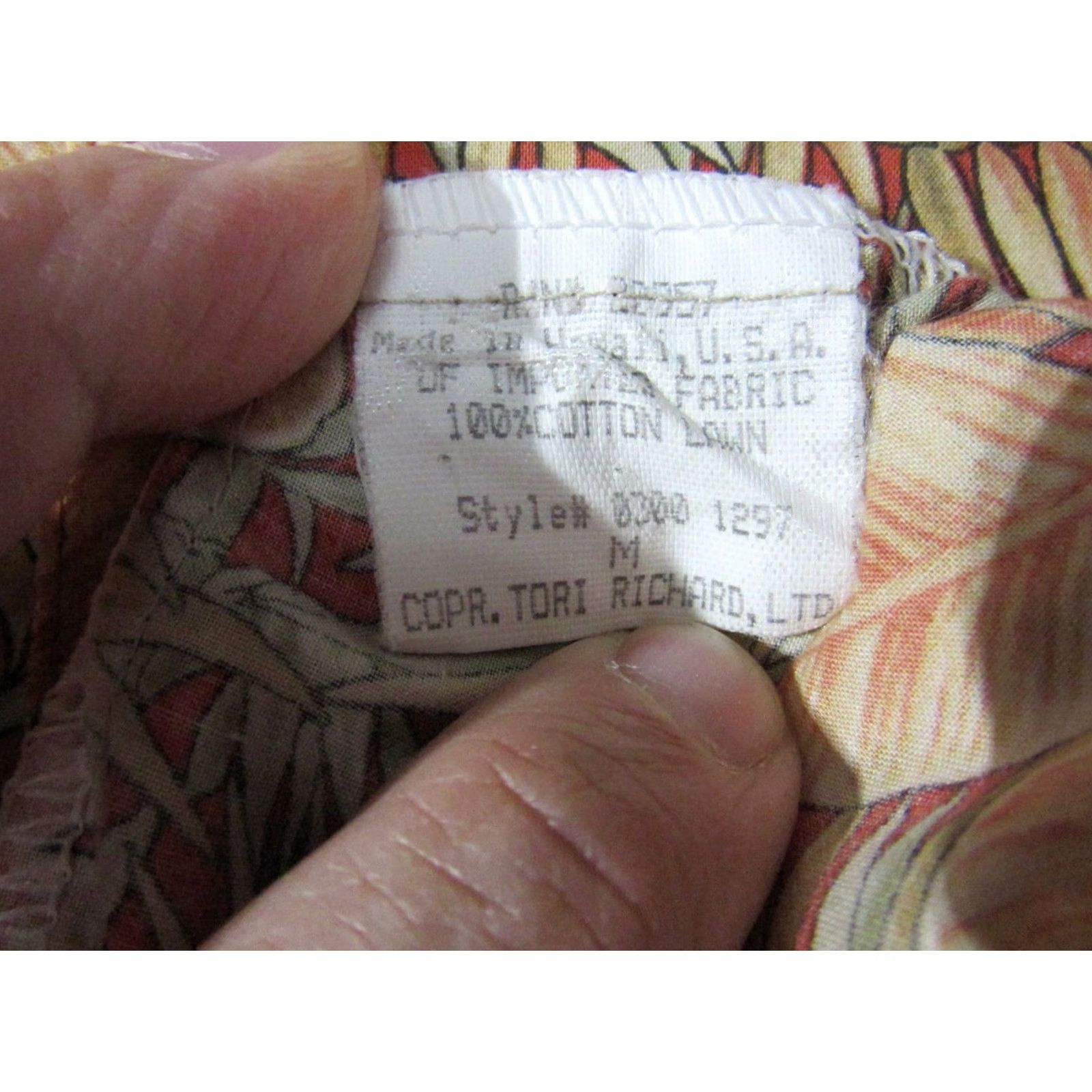 Tori Richard VINTAGE Tori Richard Shirt Mens M Beige Red Floral Tropical Hawaiian Aloha Button-Up Casual Short Sleeve Size US M / EU 48-50 / 2 - 4 Thumbnail