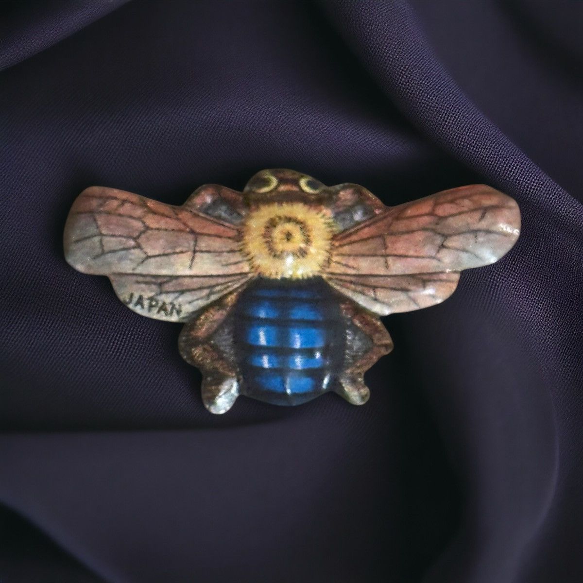 Vintage Vintage 50’s Japan tin litho bee carnival prize pin Size ONE SIZE - 1 Thumbnail