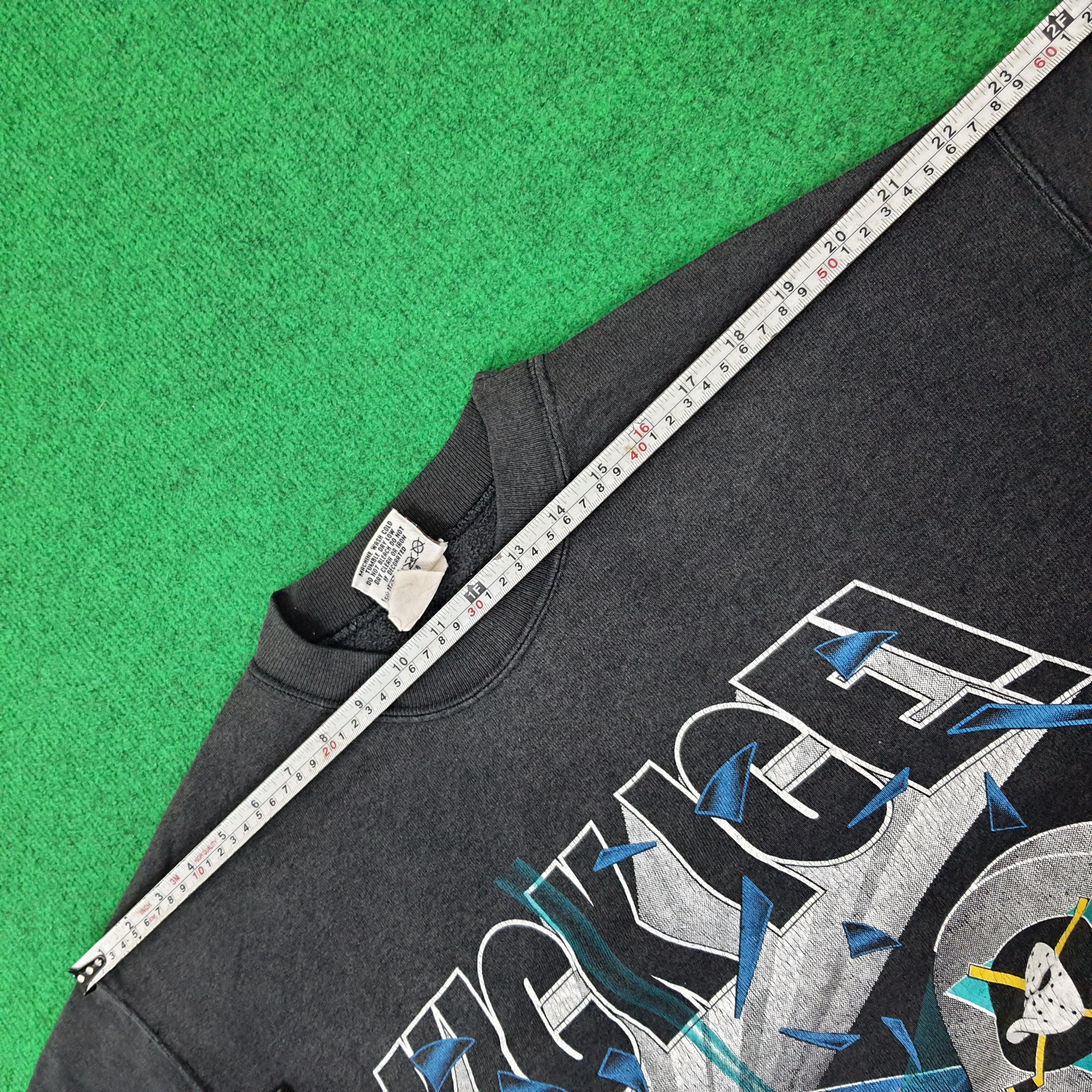Nutmeg Vintage Nutmeg Mighty Duck Kick Ice NHL Sweatshirt C261N17 Size US L / EU 52-54 / 3 - 8 Thumbnail