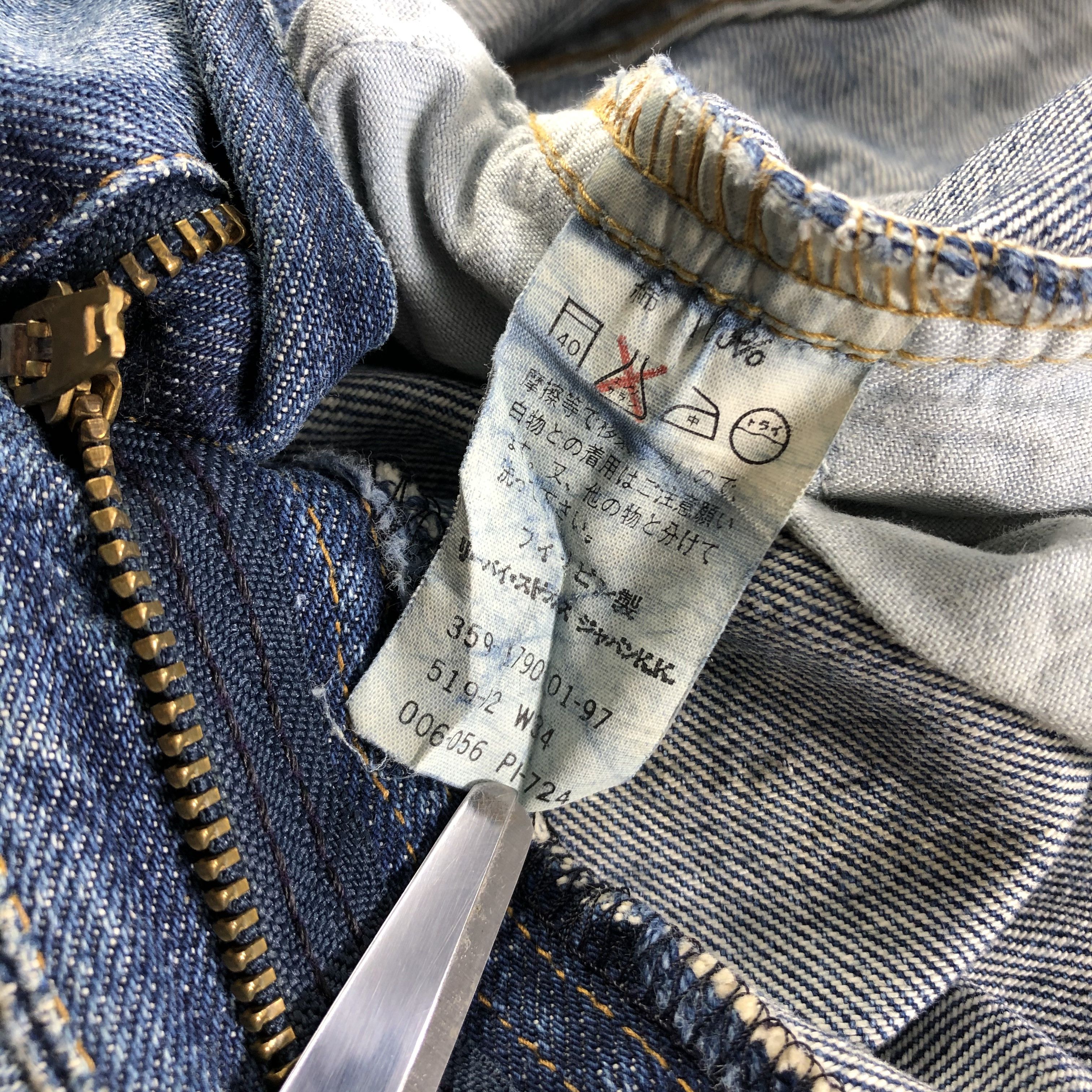 Levi's Vintage Levis 519 Jeans Medium Wash Denim KJ1863 Size US 33 - 10 Thumbnail