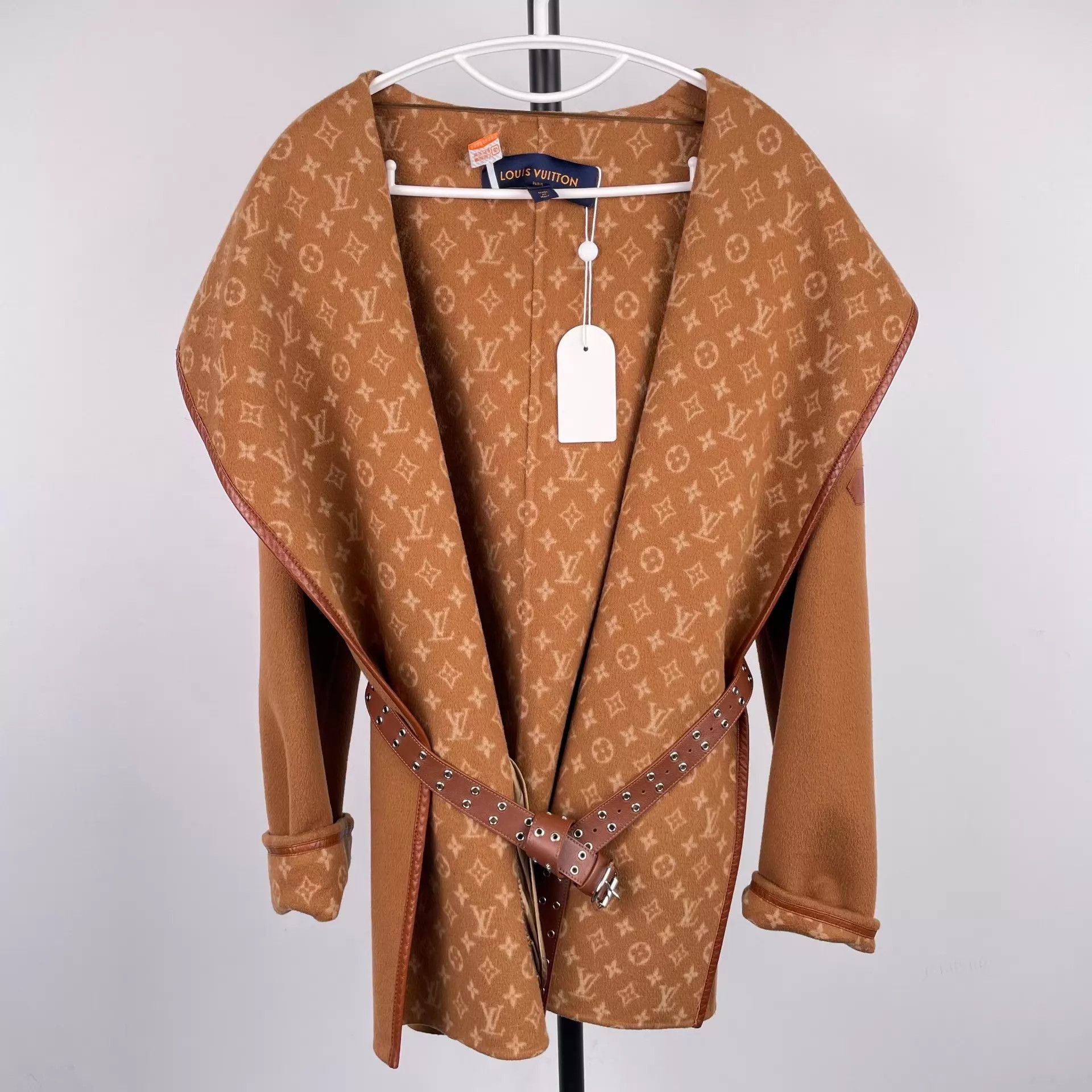 Louis Vuitton Louis Vuitton Caramel Monogram Robe Coat Size 40 Size M / US 6-8 / IT 42-44 - 1 Thumbnail