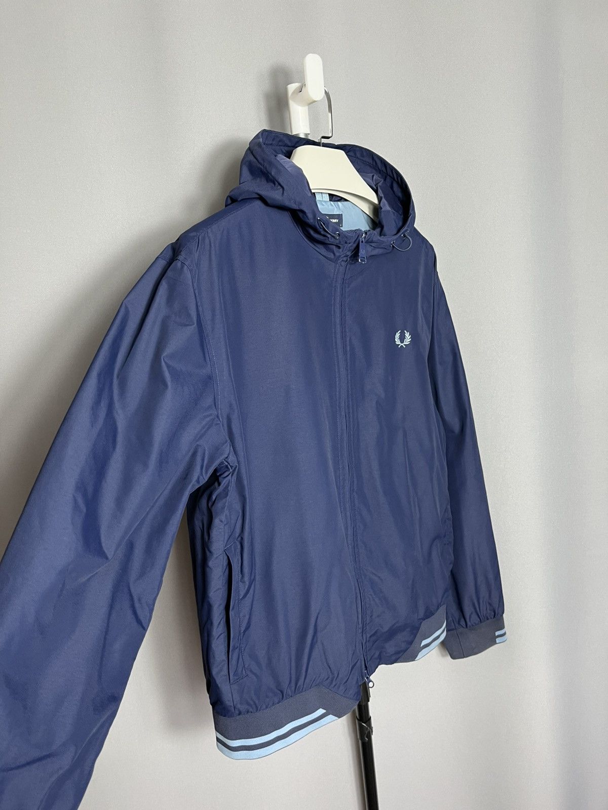 Fred Perry Fred Perry Tipped Hooded Sports Carbon Blue Jacket Mens Size US L / EU 52-54 / 3 - 6 Thumbnail