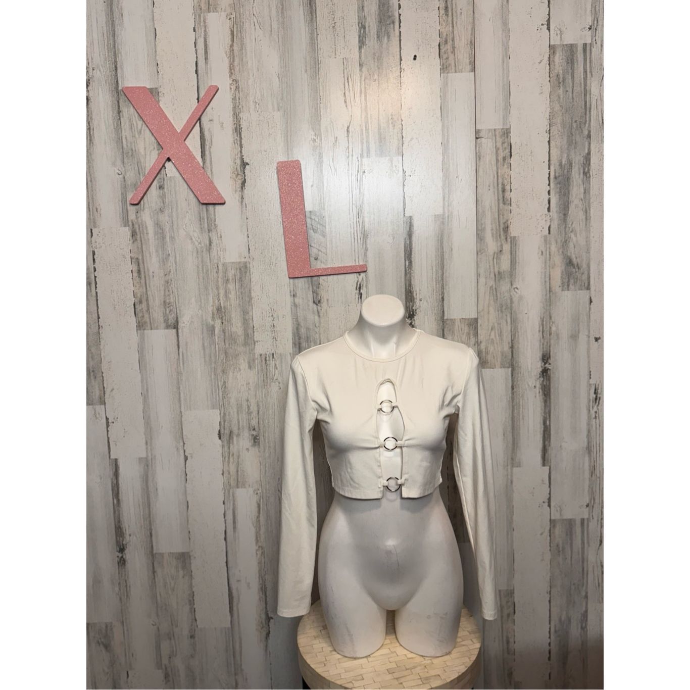 Other Edikted White Ring Detail Long Sleeve Crop Top Size XLARGE Size XL / US 12-14 / IT 48-50 - 1 Thumbnail