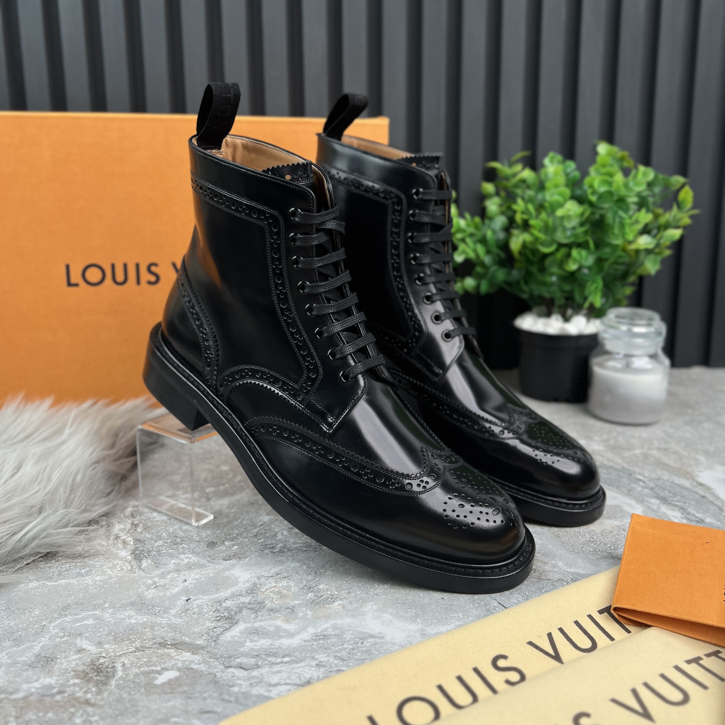 Louis Vuitton Wing Tip Dress Shoes Leather Black 8.5 Davis Felix | Louis Vuitton black leather checker mary jane  main image 4