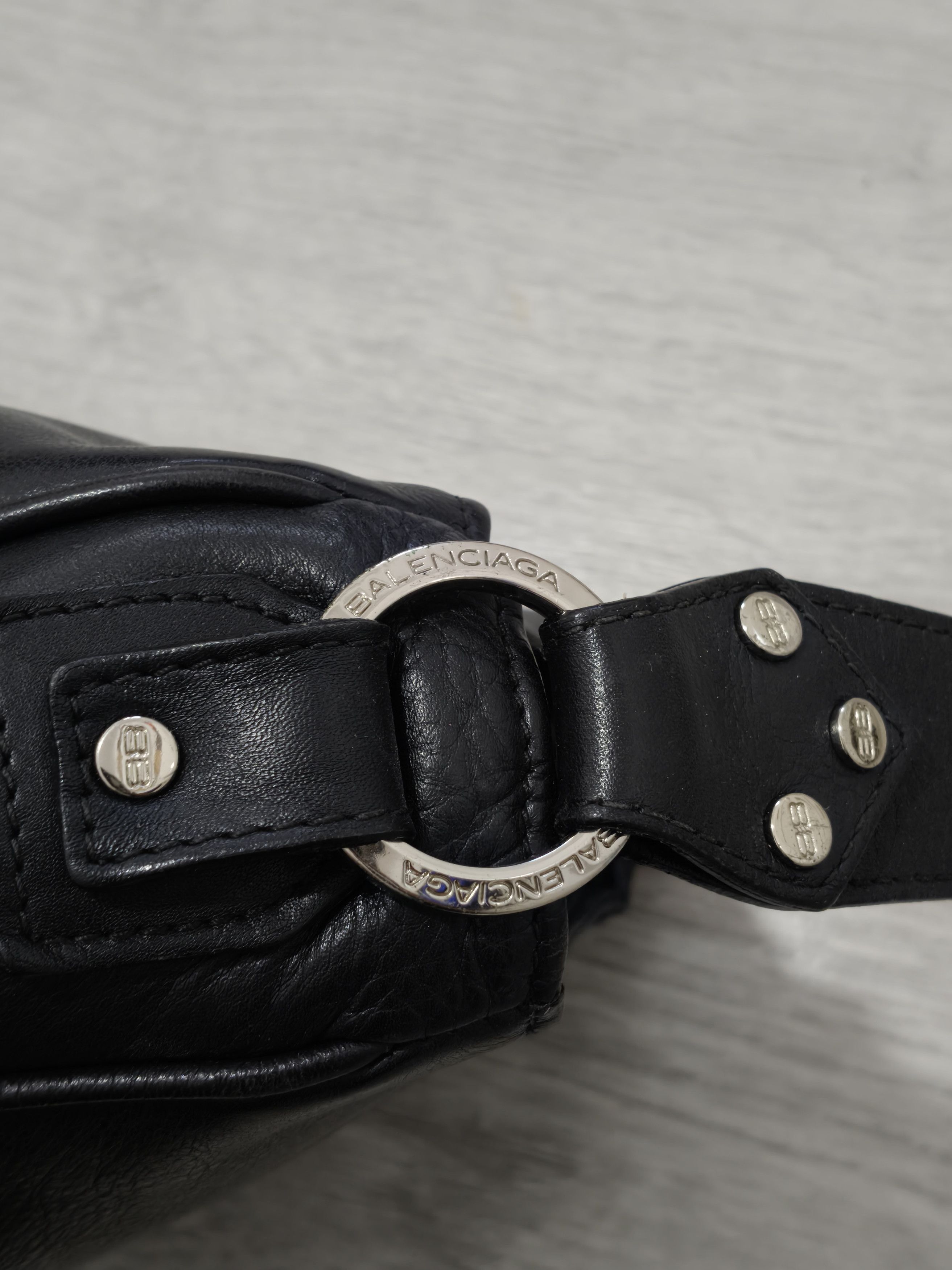 Balenciaga Vintage Balenciaga Black Leather Luxury Y2K Shoulder Bag Size ONE SIZE - 8 Thumbnail