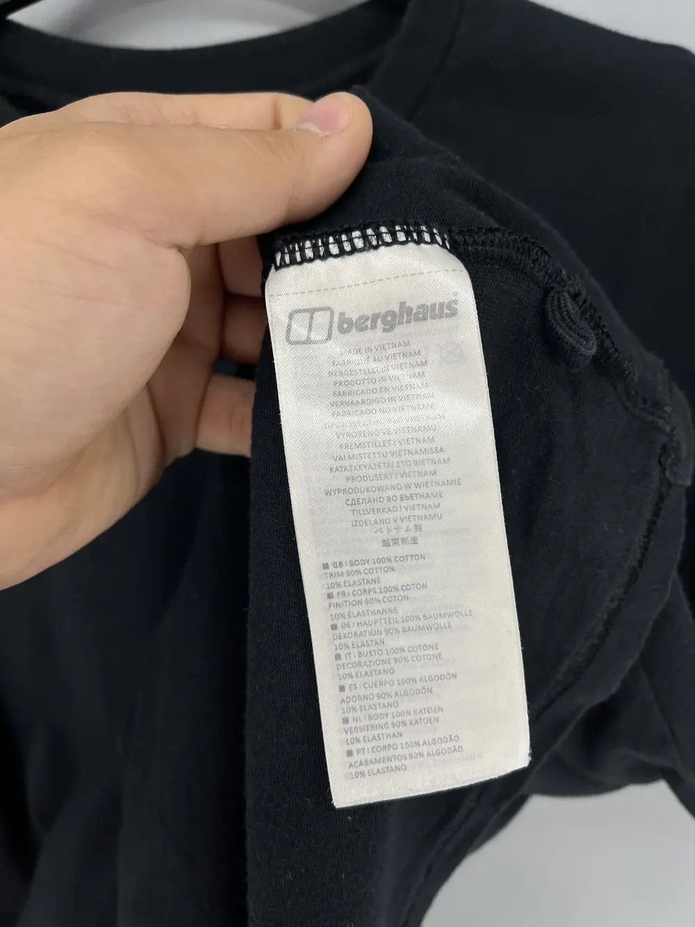 Berghaus Vintage Berghaus T-shirt outdoor hiking Big logo Size US L / EU 52-54 / 3 - 8 Thumbnail