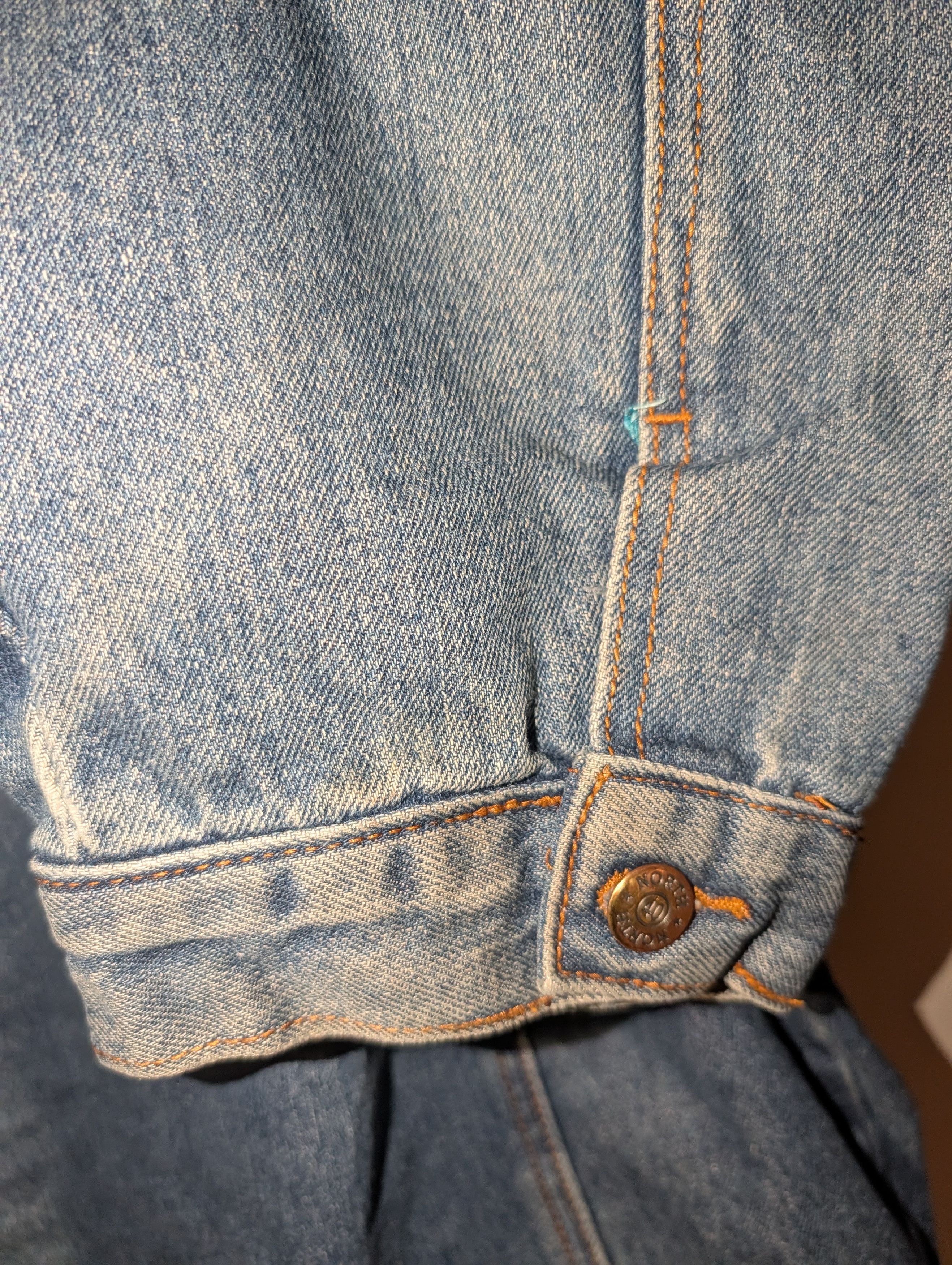 Levi's Vtg Wolf Animal Embroidery Sherpa Denim Trucker Jacket Size US XL / EU 56 / 4 - 4 Thumbnail