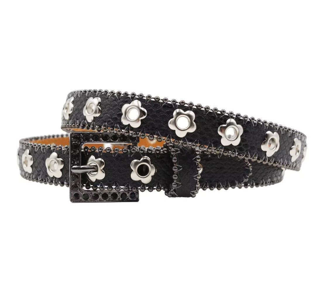 Vintage The beads and the rivets black lux belts Size ONE SIZE - 1 Thumbnail