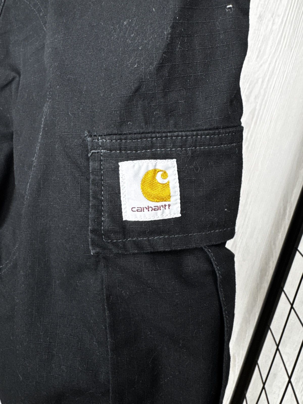 Carhartt Wip Carhartt WIP black regular cargo shorts Size US 32 / EU 48 - 7 Thumbnail