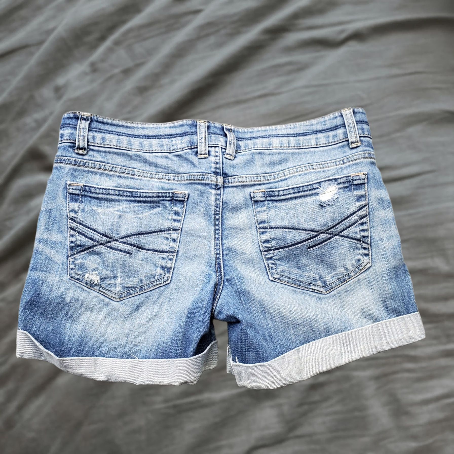 Vintage Aéropostale Denim Shorts Womens 7/8 Blue Flat Front Y2K Cuffed Hem Distressed Shirt Size 28" / US 6 / IT 42 - 1 Thumbnail