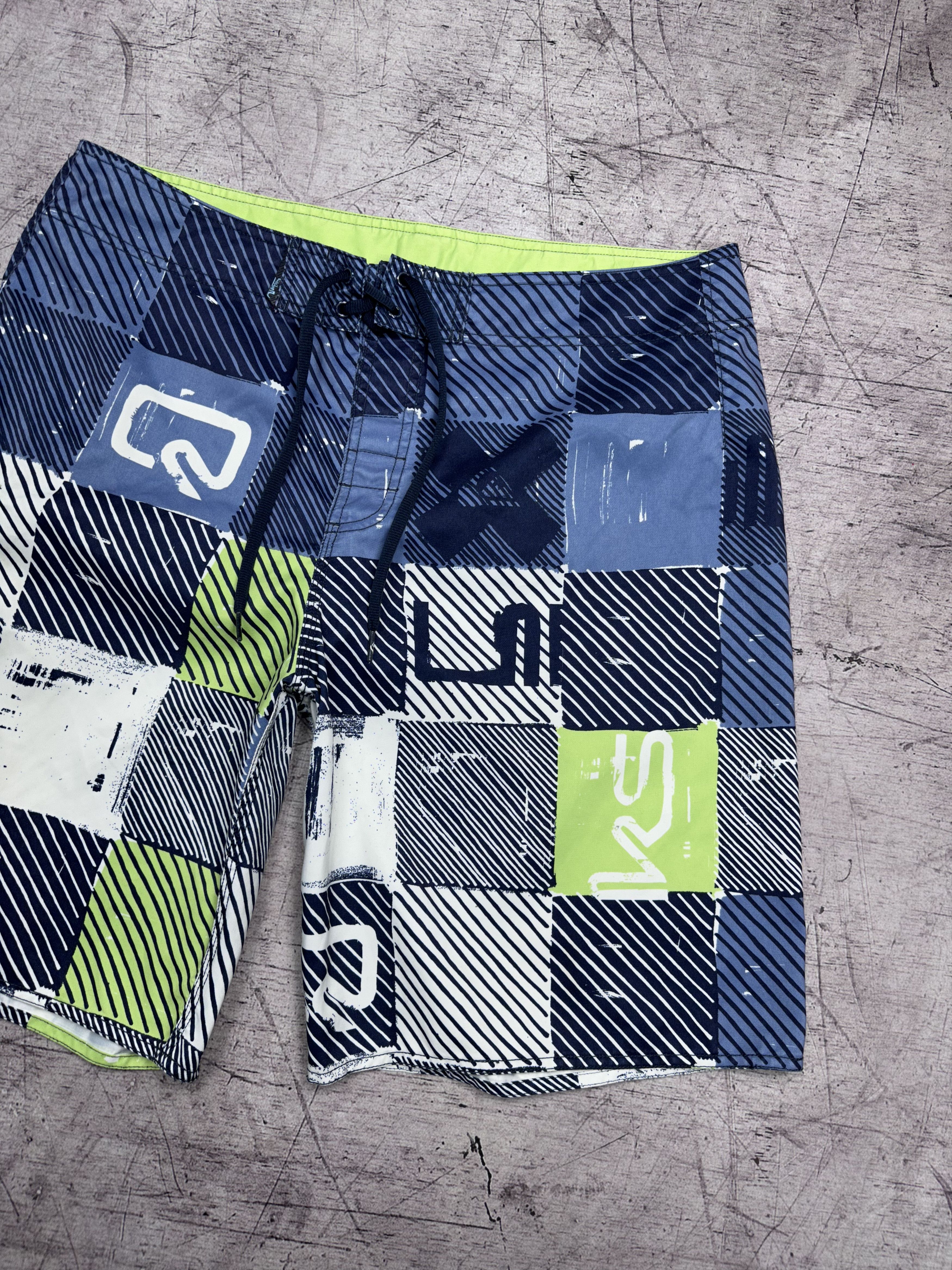 Quiksilver Quiksilver Vintage Mens Surf Style Swimming Shorts Size US 36 / EU 52 - 2 Thumbnail