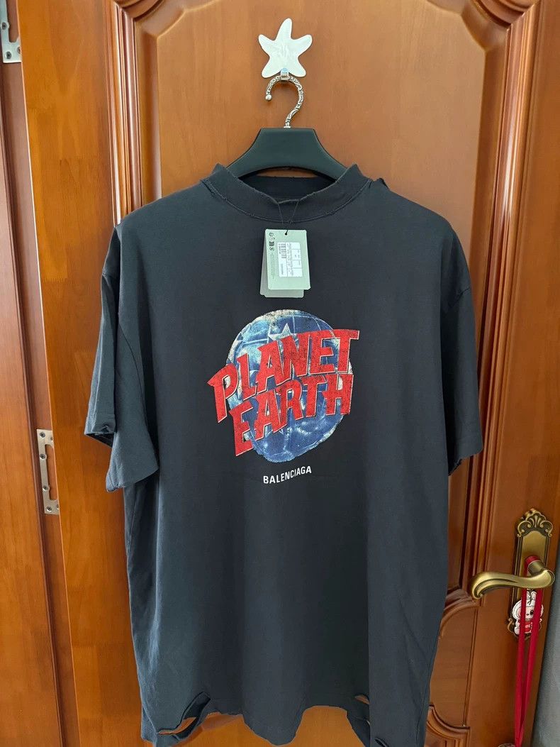 Balenciaga Balenciaga Short sleeves for destroying the earth Size US M / EU 48-50 / 2 - 1 Thumbnail