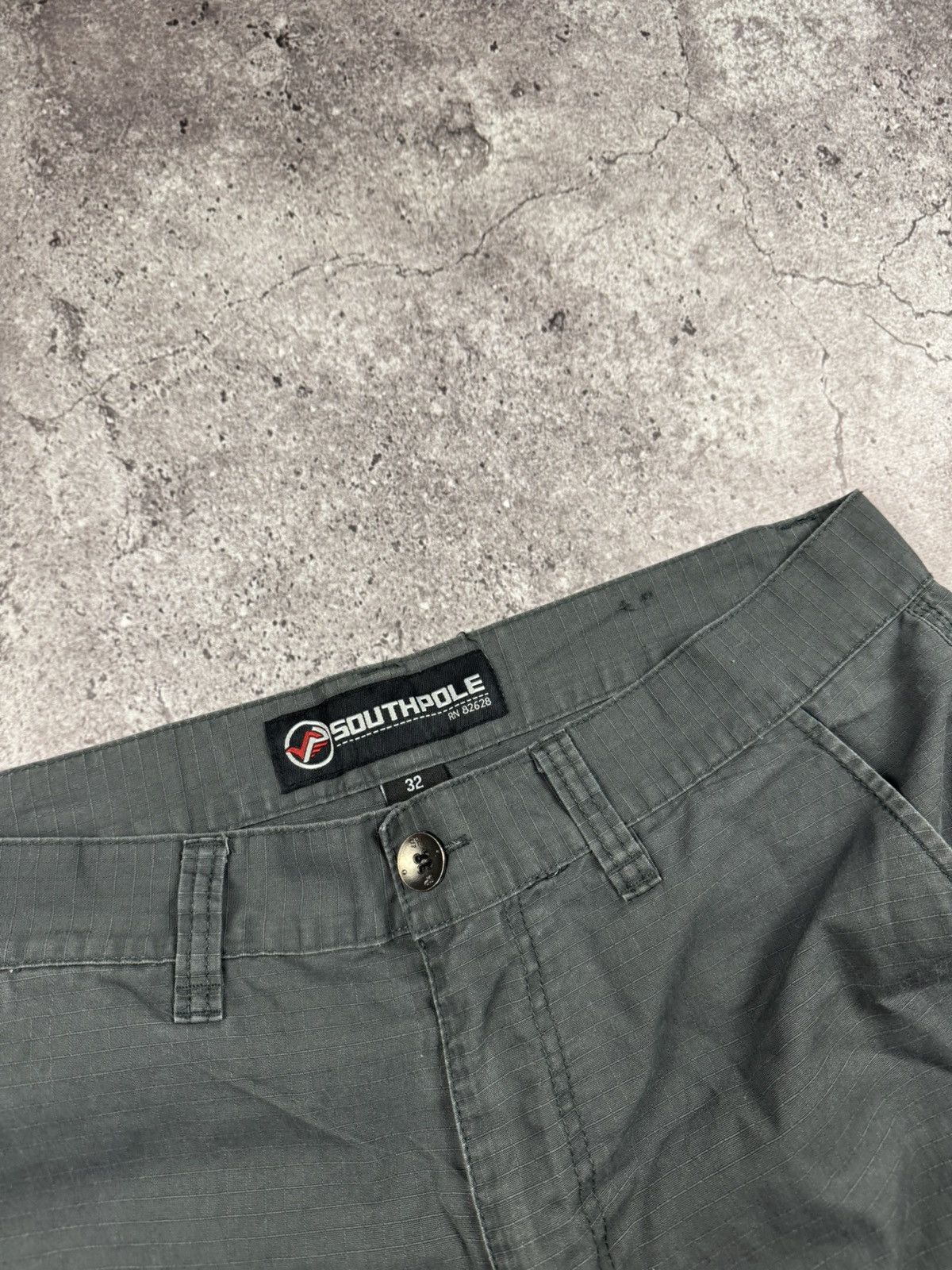 Southpole Crazy Vintage Y2K/00s Baggy Skater Southpole Cargo Shorts! Size US 32 / EU 48 - 3 Thumbnail
