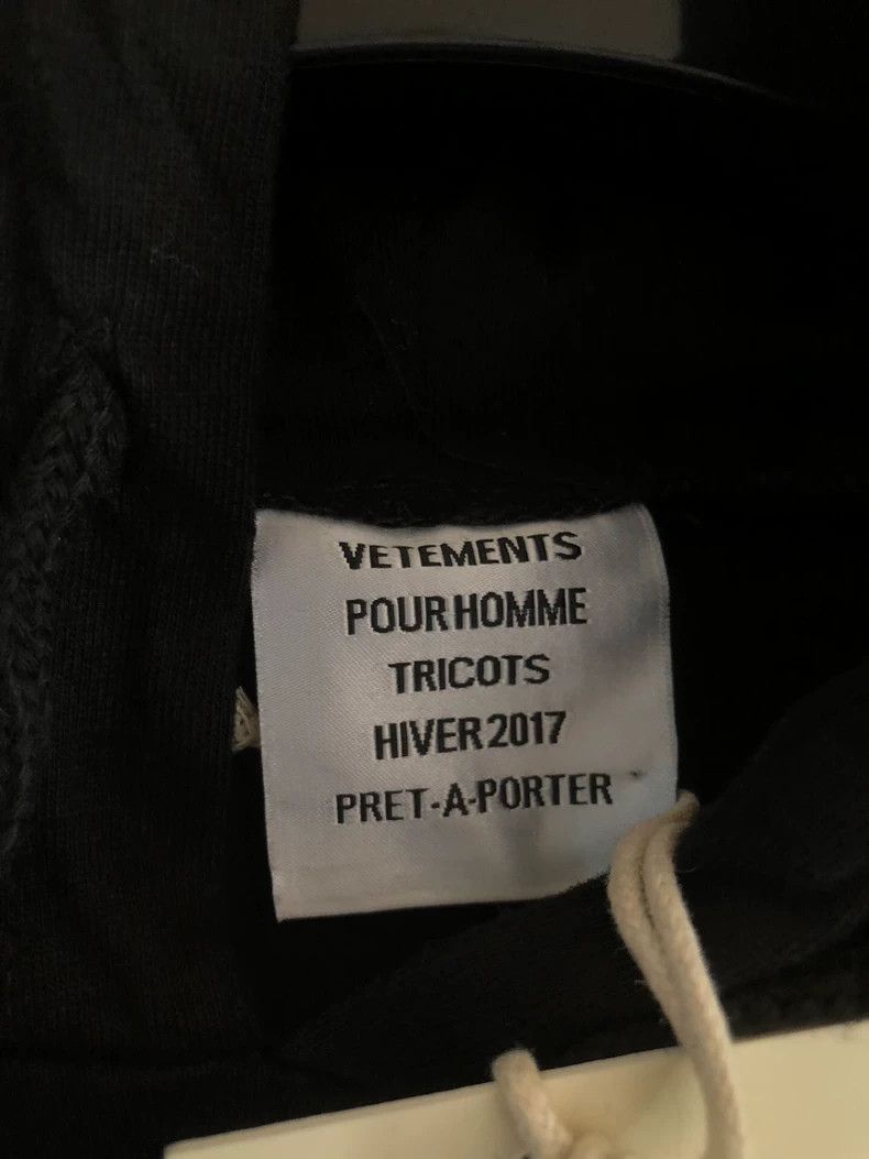 Vetements Vetements 17ss Staff Lettering Hoodie Size US S / EU 44-46 / 1 - 3 Thumbnail
