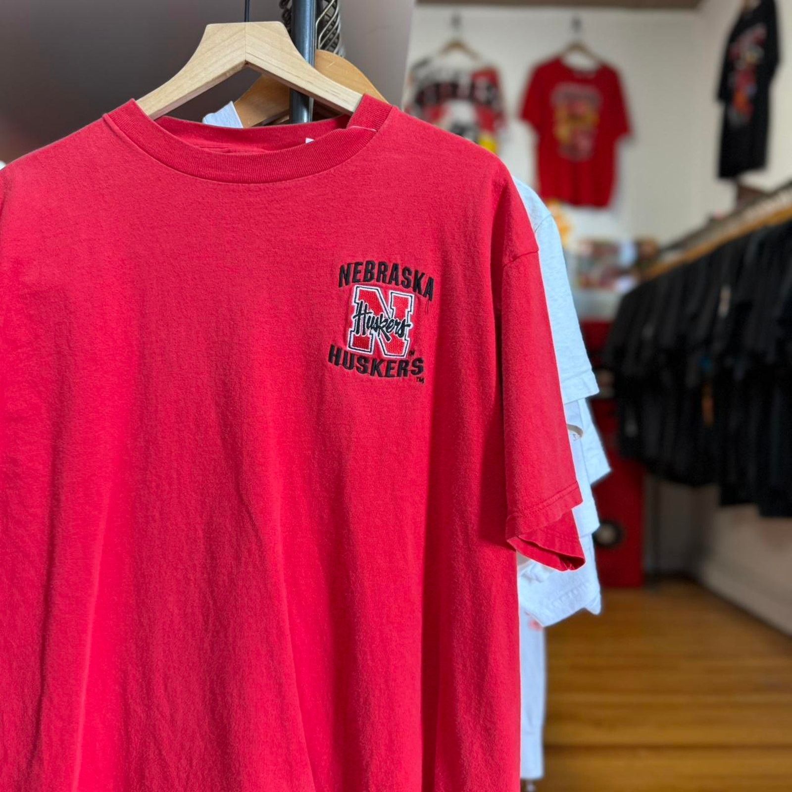 Vintage Vintage 90s Nebraska Huskers Embroidered T-Shirt Size US XL / EU 56 / 4 - 1 Thumbnail