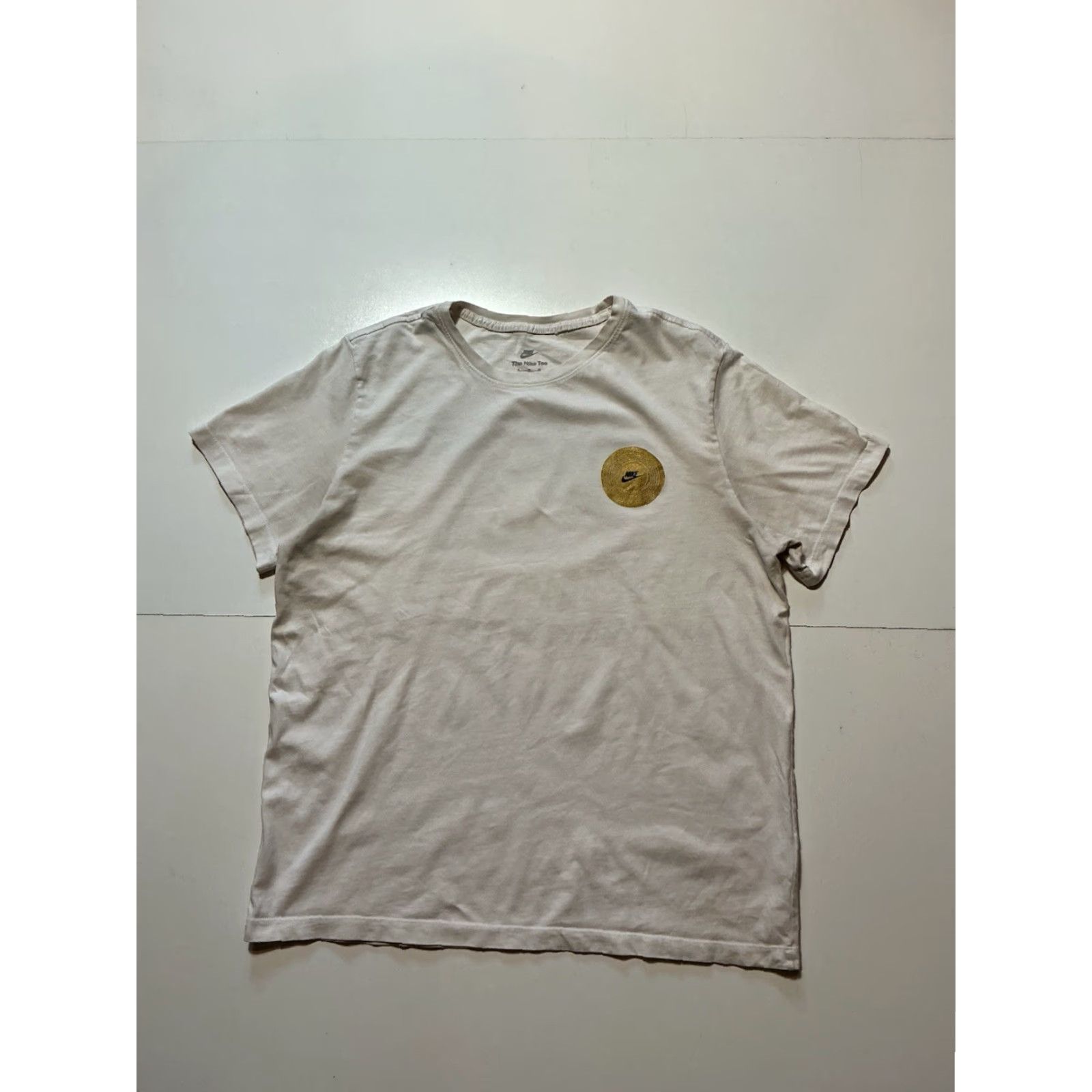 Nike VINTAGE Nike Sportswear Honors Hip Hop 50th Anniversary Graphic White T-Shirt XL Men Size US XL / EU 56 / 4 - 3 Thumbnail