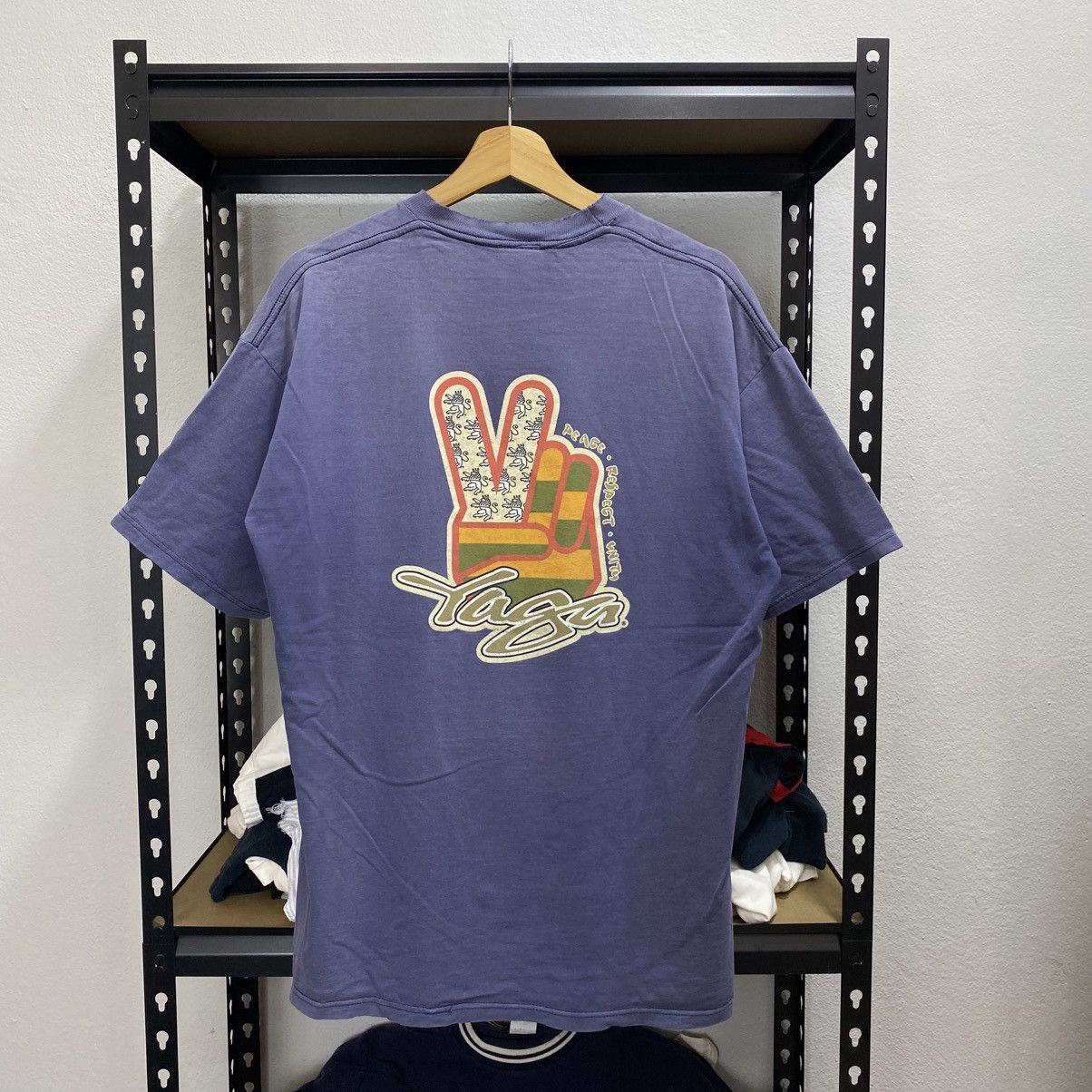 Vintage Vintage 90s Yosa Big Logo Peace Skateboarding Tshirt Size US L / EU 52-54 / 3 - 1 Thumbnail