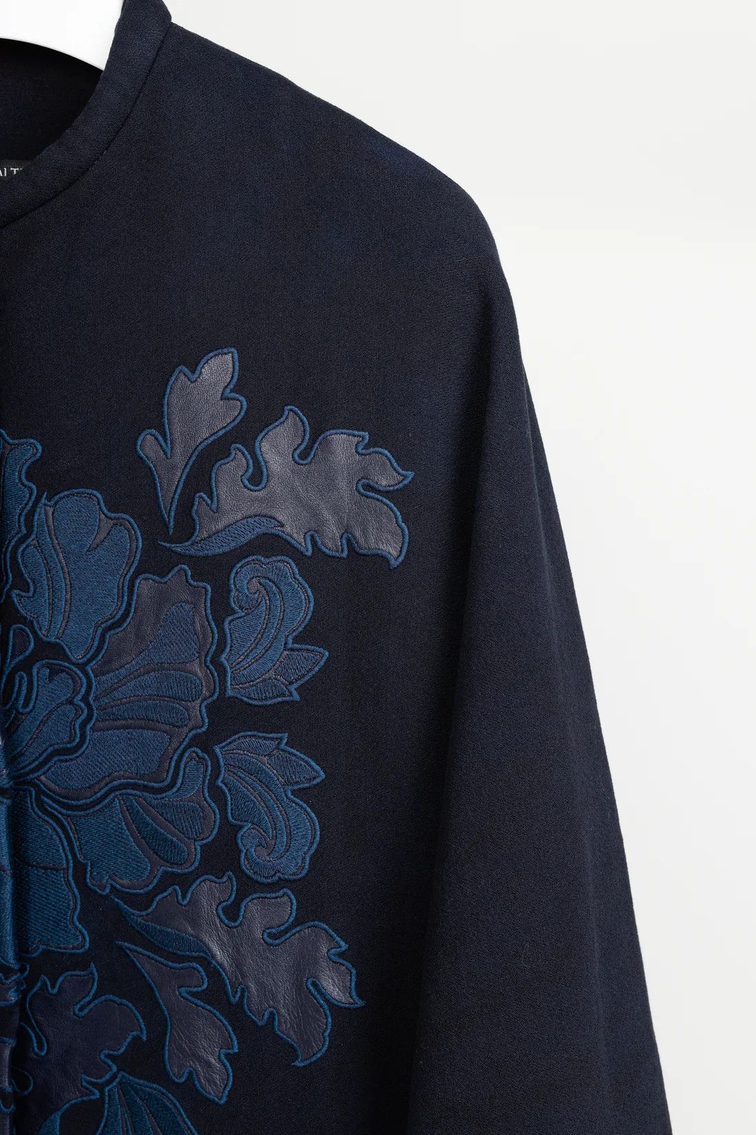Shanghai Tang Shanghai Tang Navy Embroidered Leather-Applique Coat Size XS / US 0-2 / IT 36-38 - 4 Thumbnail